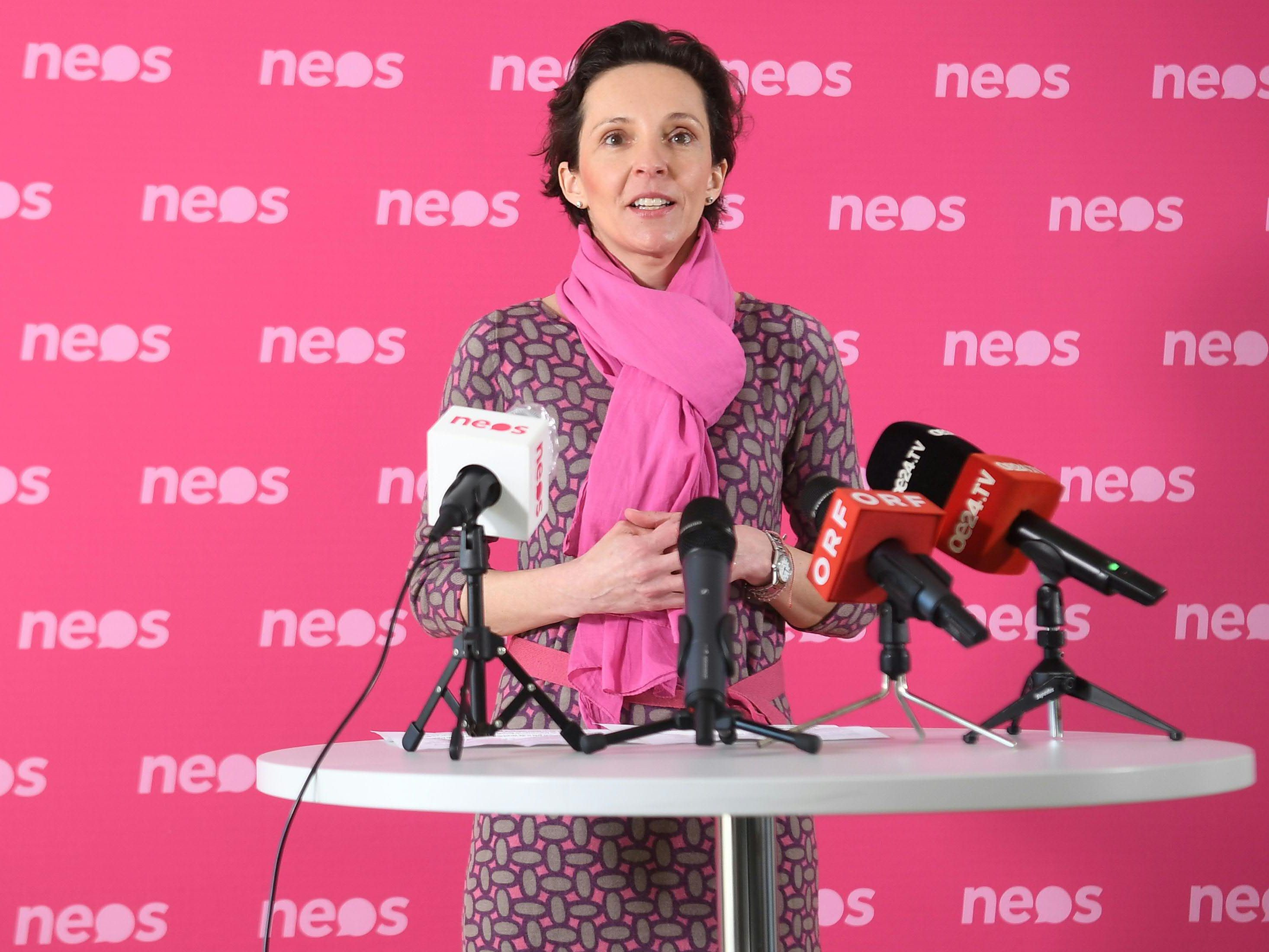 NEOS-Bildungssprecherin Martina Künsberg Sarre fordert eine baldige Rückkehr zur "Normalität" in den Schulen. NEOS-Bildungssprecherin Martina Künsberg Sarre fordert eine baldige Rückkehr zur "Normalität" in den Schulen.