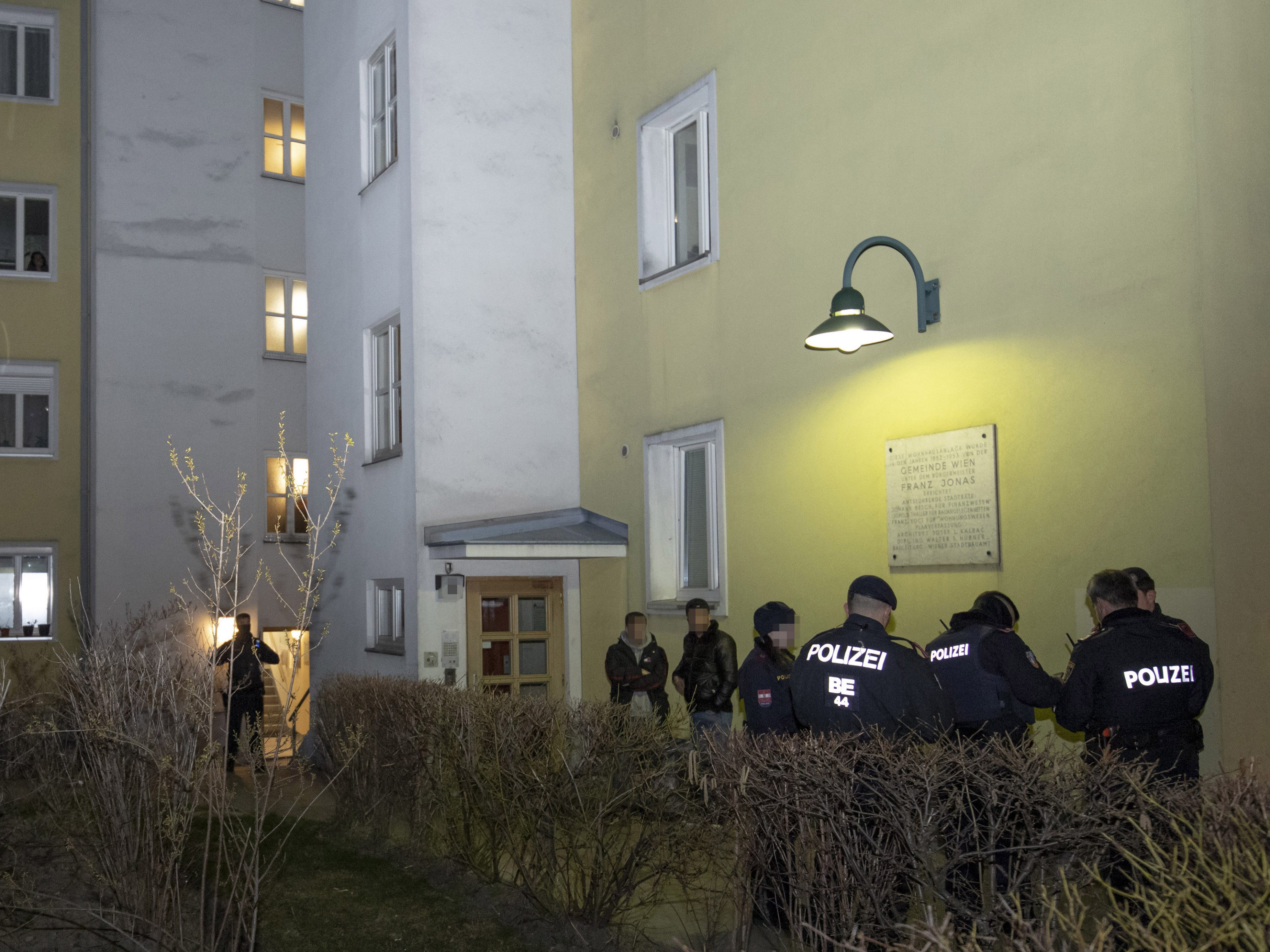 Die Polizei hat als Verdächtigen einen 34-Jährigen ausgeforscht. Die Polizei hat als Verdächtigen einen 34-Jährigen ausgeforscht.