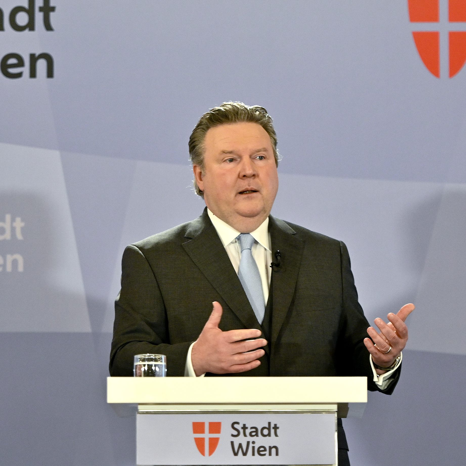 Bürgermeister Michael Ludwig (SPÖ) verkündete am Donnerstag, dass die 2G-Regel in der Wiener Gastronomie bleiben wird.