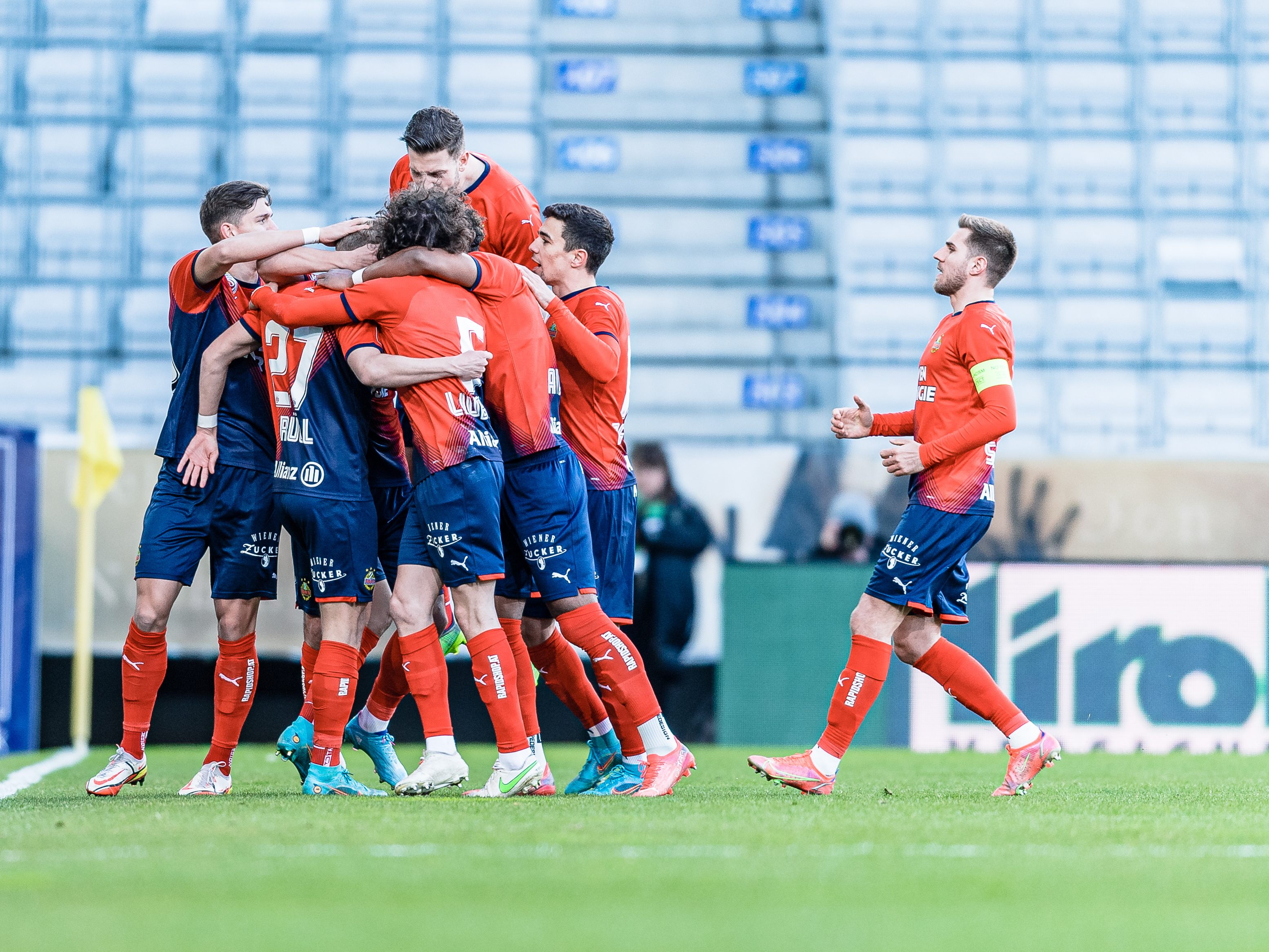 Rapid Wien besiegte WSG Tirol mit 2:0. Rapid Wien besiegte WSG Tirol mit 2:0.
