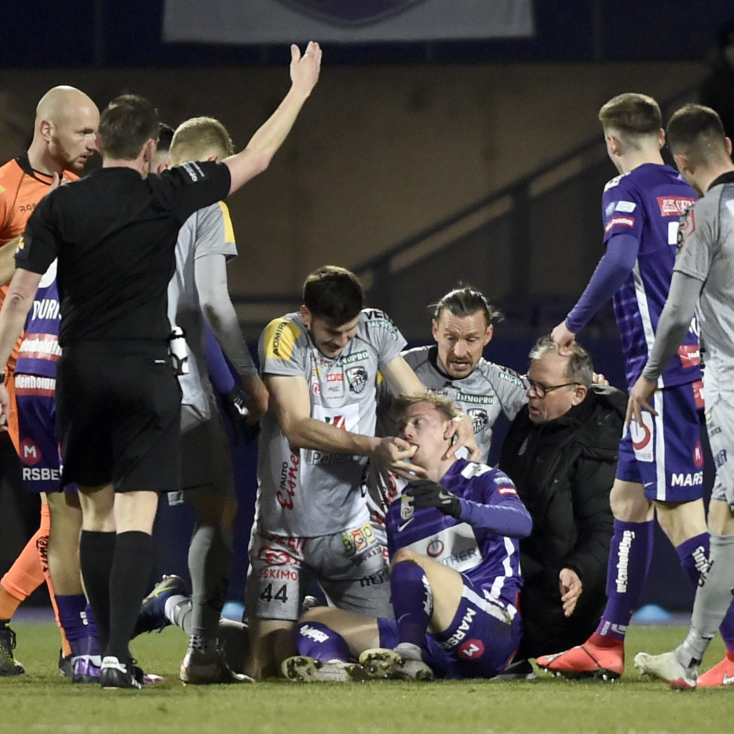 WAC-Verteidiger Lochoshvili als Ersthelfer Mann des Spiels.