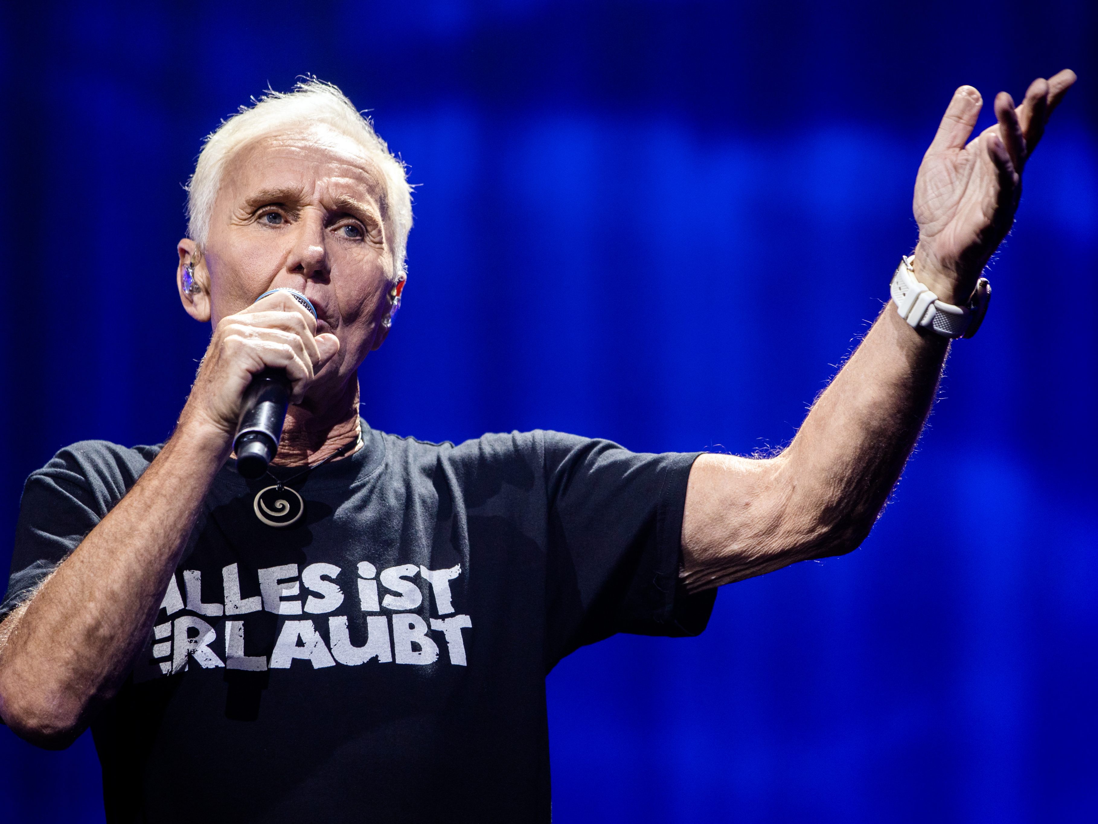 Klaus Eberhartinger, Sänger der Kultband EAV, spielt den Erzähler bei der in Wien gastierenden "Rocky Horror Show". Klaus Eberhartinger, Sänger der Kultband EAV, spielt den Erzähler bei der in Wien gastierenden "Rocky Horror Show".