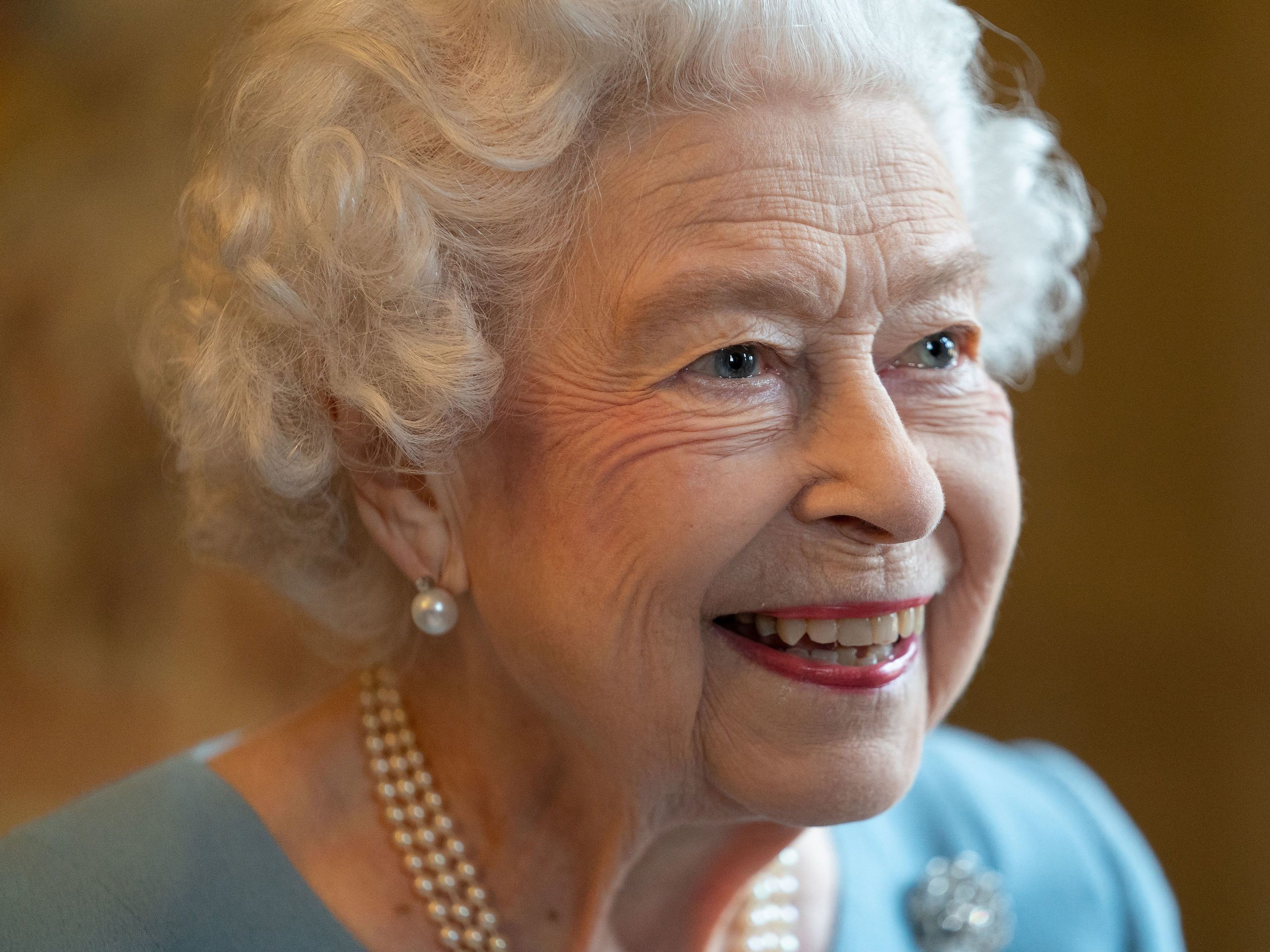Queen Elizabeth II hat sich mit dem Coronavirus infiziert.