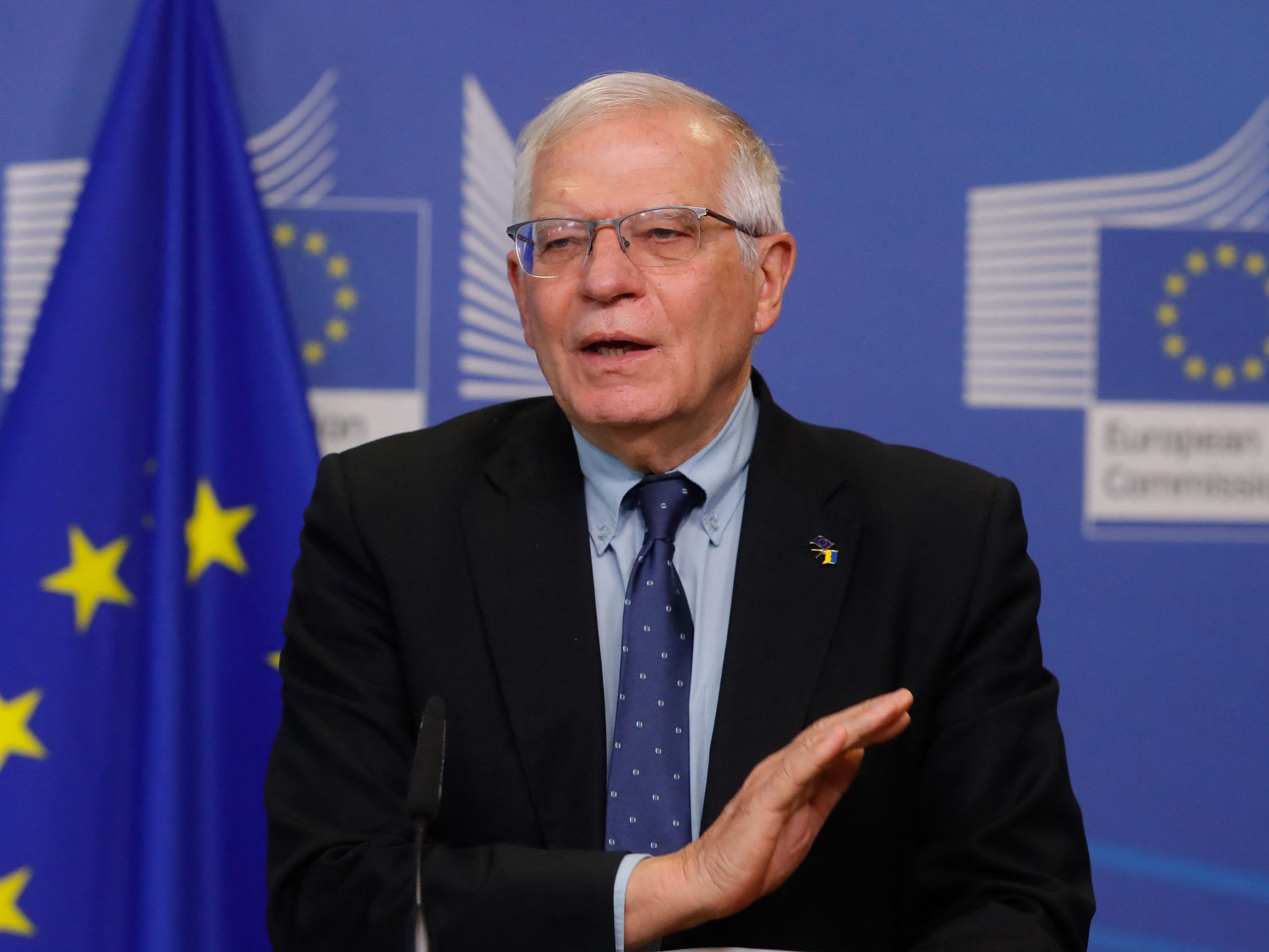 EU finanziert Waffen und Ausrüstung für die Ukraine. EU finanziert Waffen und Ausrüstung für die Ukraine.