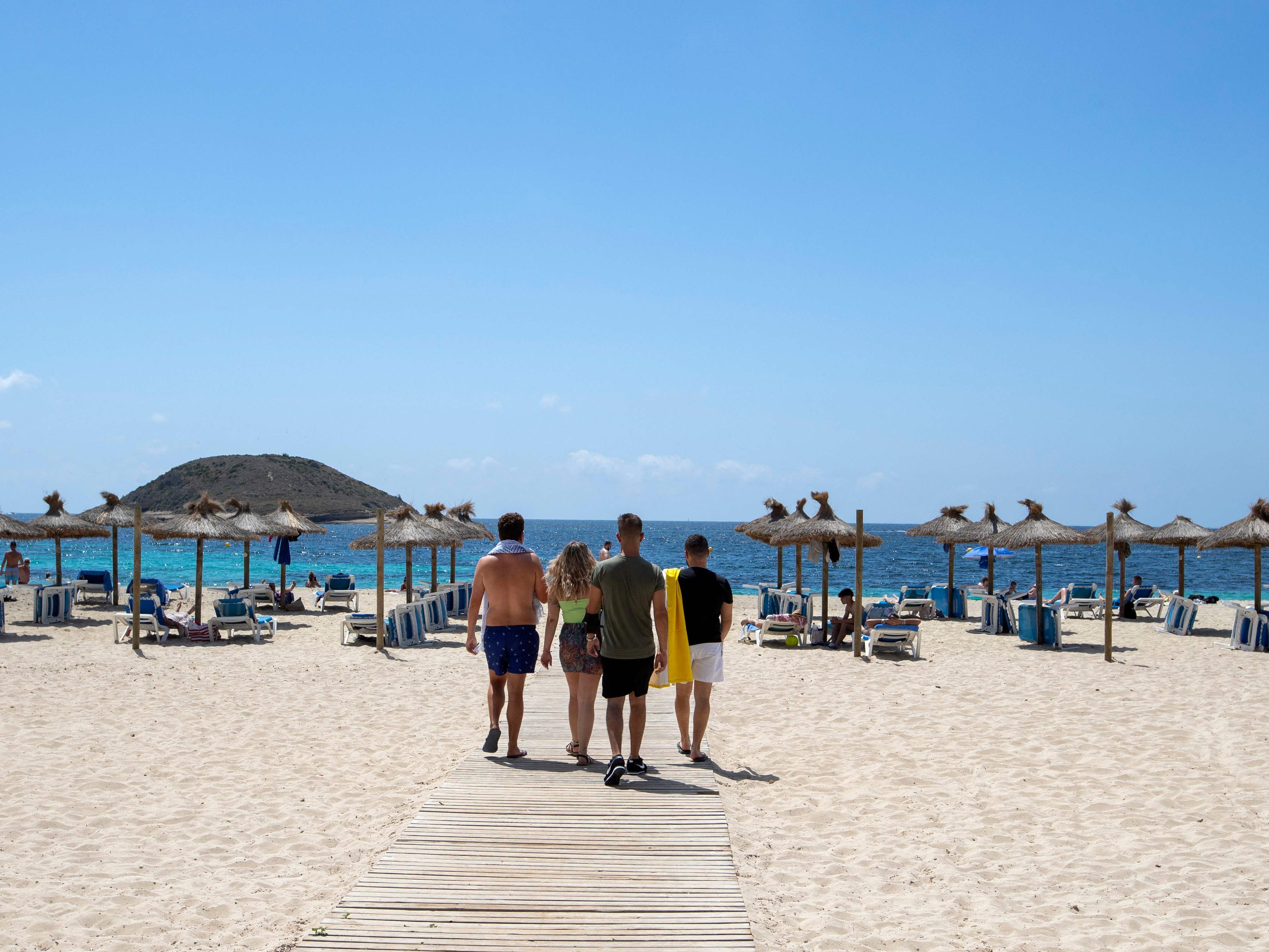 Keine Maske mehr im Freien in Spanien - Mallorca lässt 3G fallen. Keine Maske mehr im Freien in Spanien - Mallorca lässt 3G fallen.