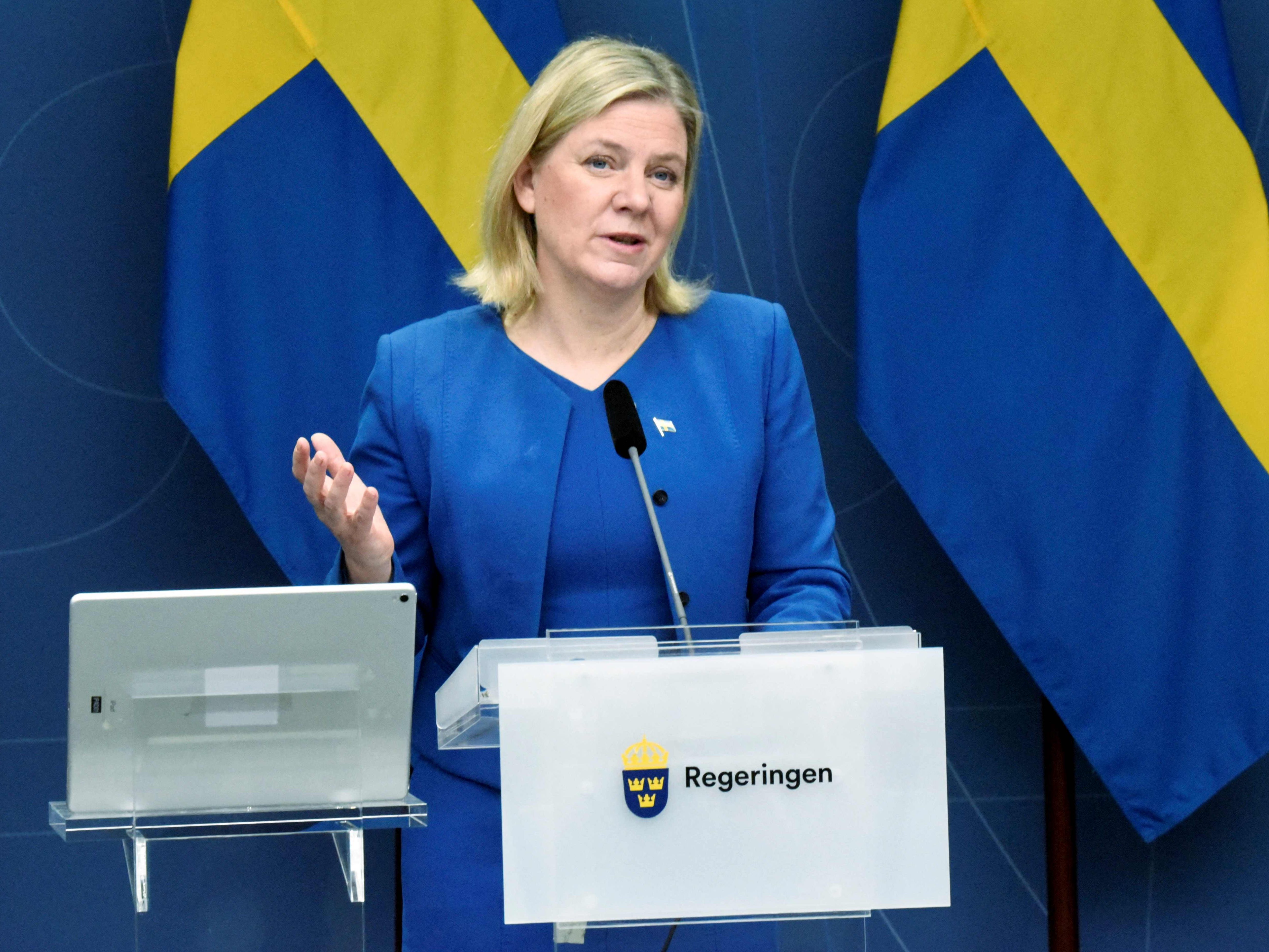 Die Schwedische Ministerpräsidentin Magdalena Andersson sprach davon, dass die Pandemie noch nicht vorüber, aber auf dem Weg in eine ganz neue Phase sei. Die Schwedische Ministerpräsidentin Magdalena Andersson sprach davon, dass die Pandemie noch nicht vorüber, aber auf dem Weg in eine ganz neue Phase sei.