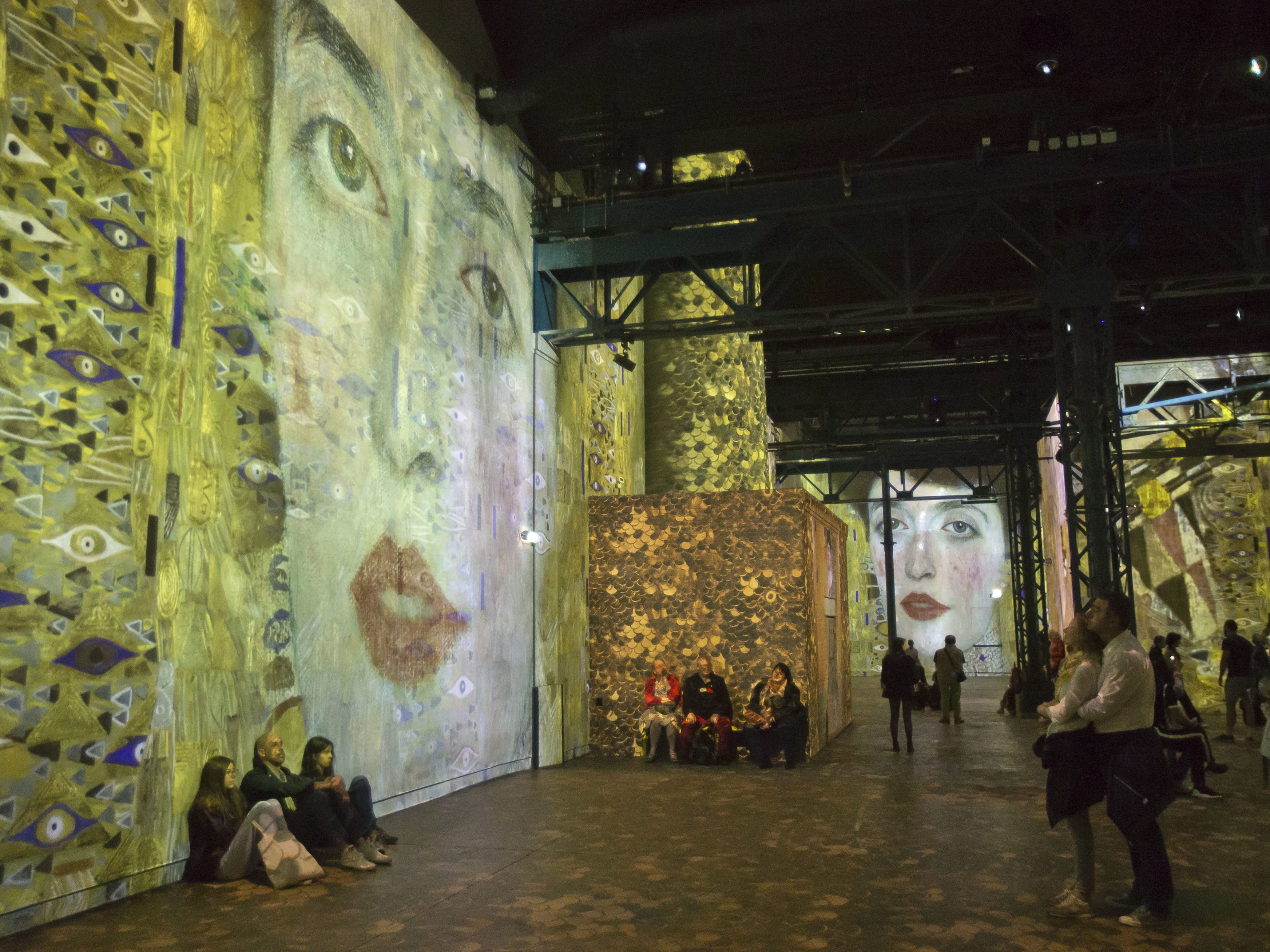 Eine immersive Klimt-Ausstellung in der Digital Art Gallery in Paris 2018: Jetzt kann man Klimt auch in einer immersiven Austellung in New York betrachten.