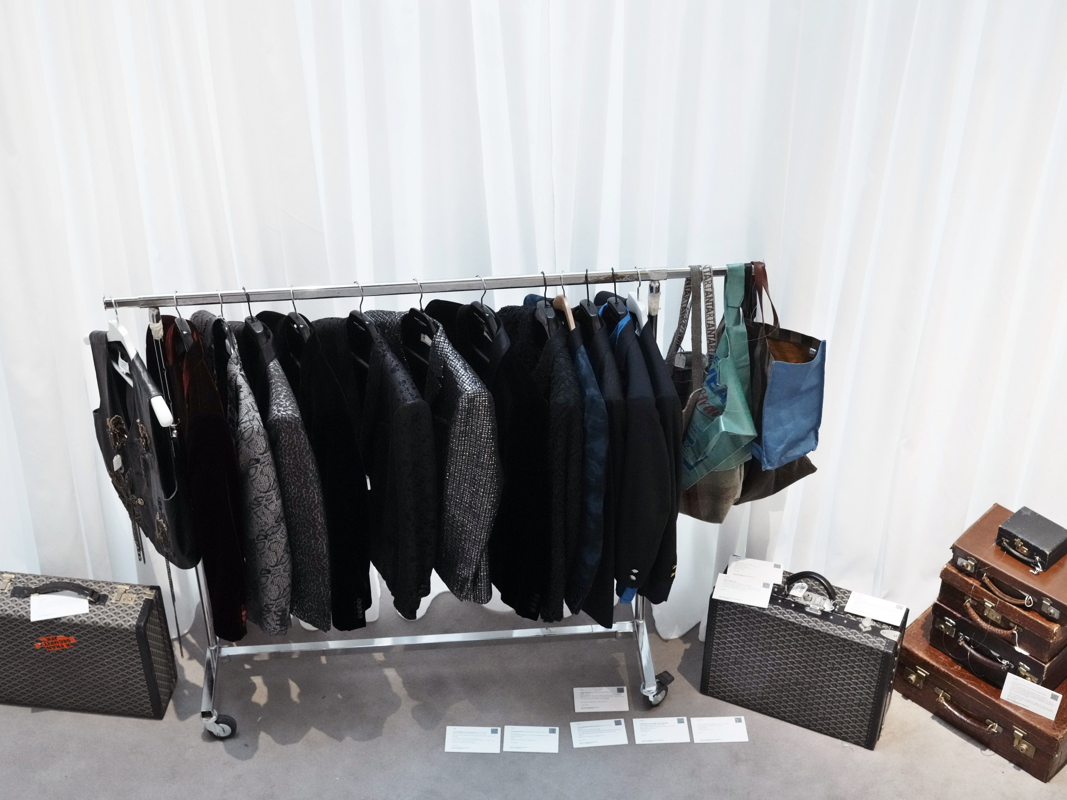 Ein Teil des Lagerfeld-Nachlasses wurde bereits in Paris versteigert. Ein Teil des Lagerfeld-Nachlasses wurde bereits in Paris versteigert.
