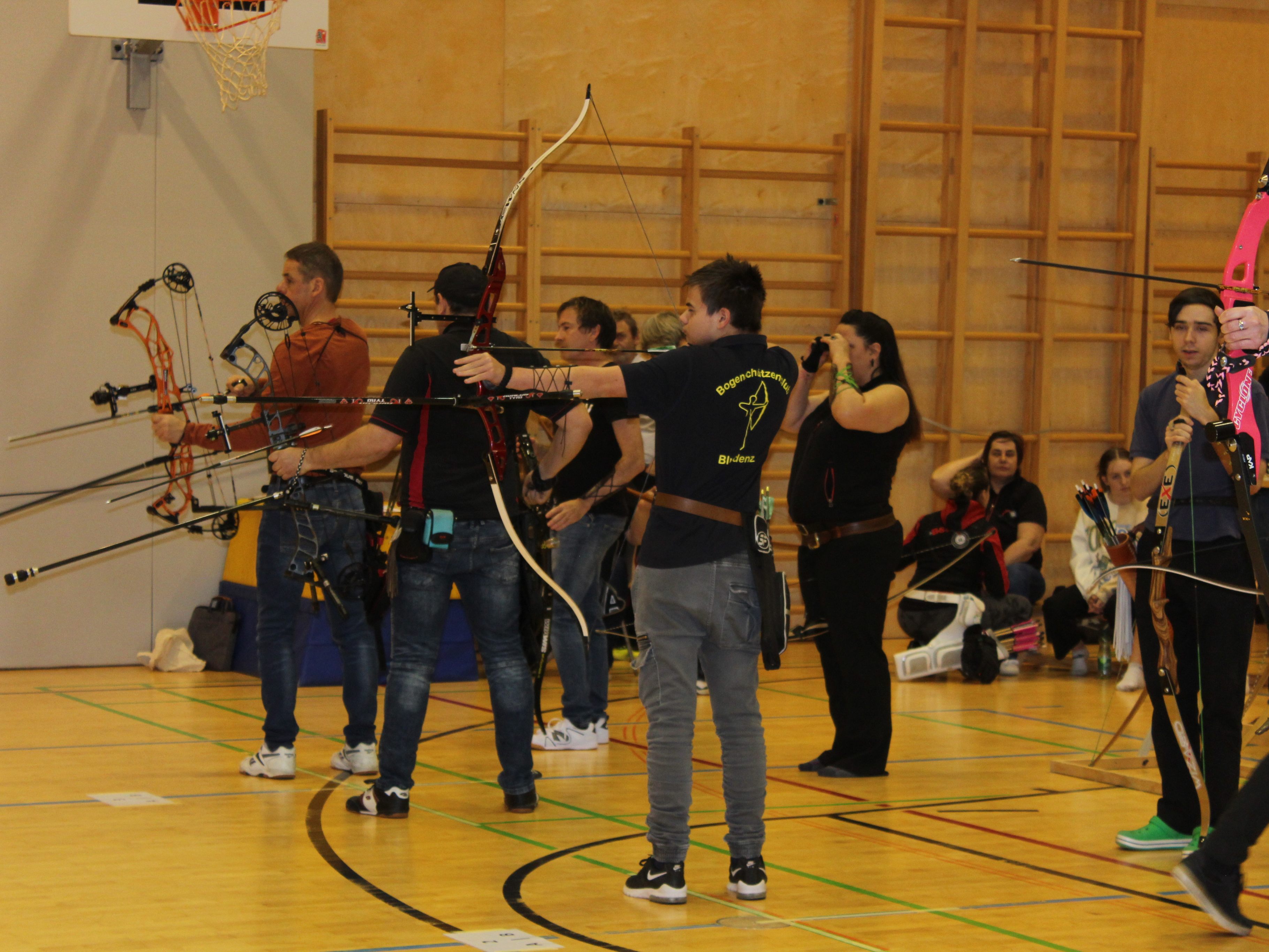 Schützinnen des VBSV in Aktion Schützinnen des VBSV in Aktion