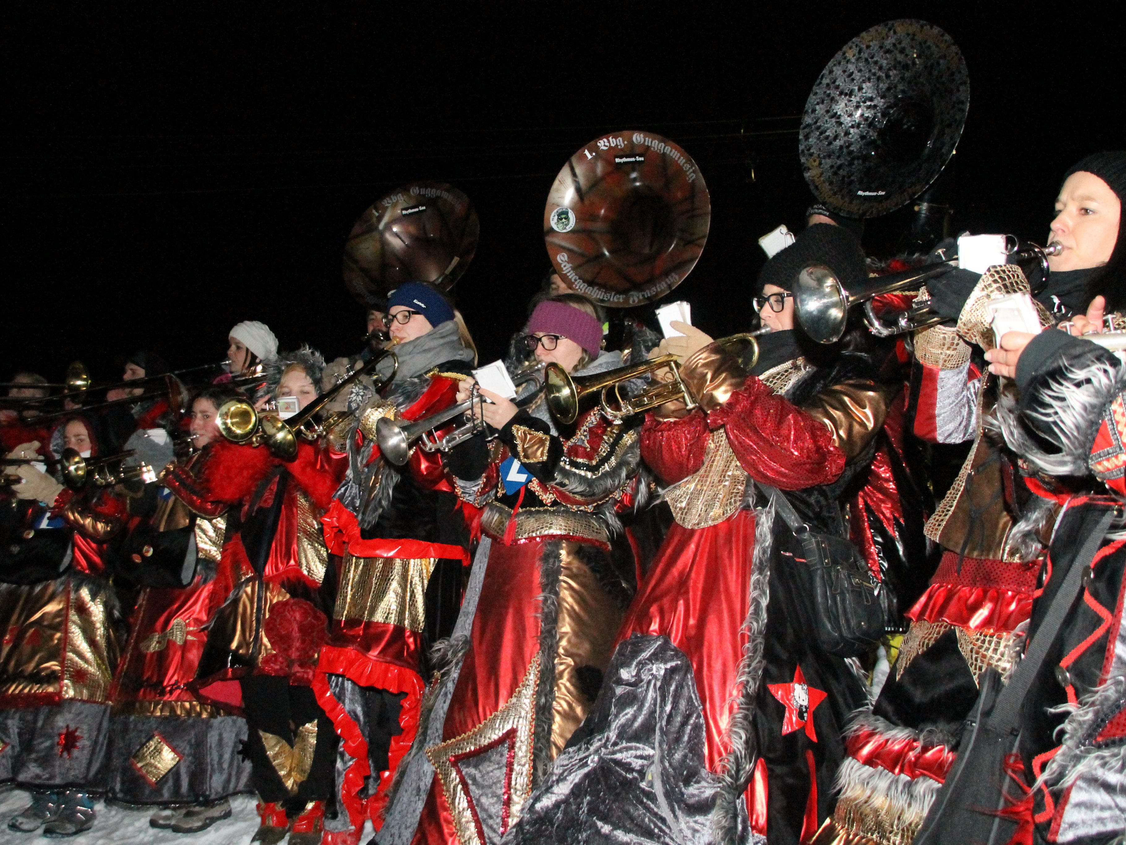 Die Guggamusig Schneggahüsler Frastanz tritt am Nachtschilift auf Tschardun auf. Die Guggamusig Schneggahüsler Frastanz tritt am Nachtschilift auf Tschardun auf.
