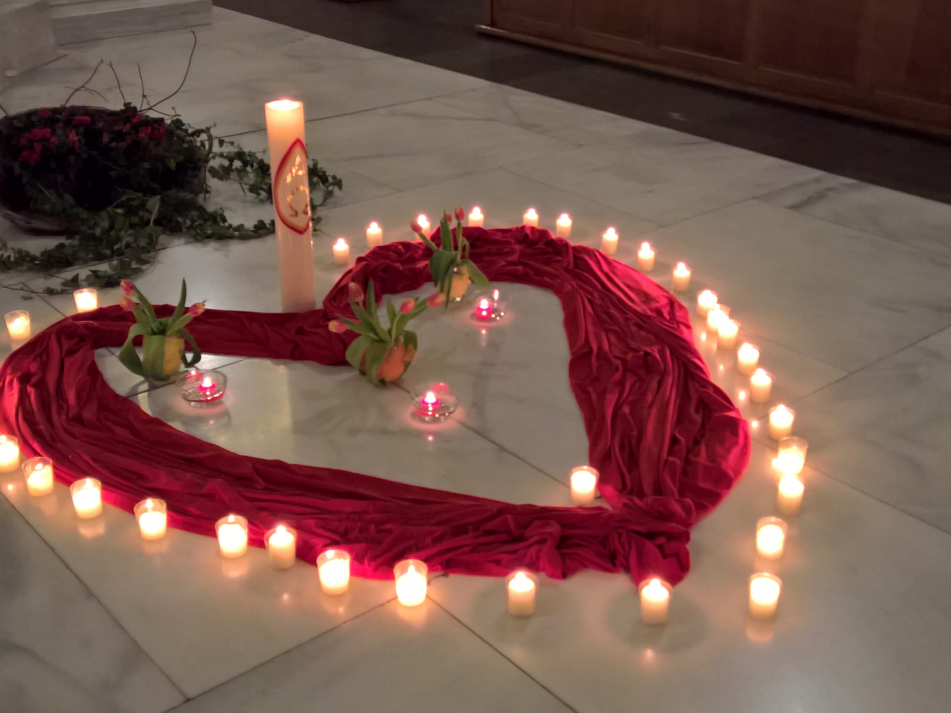 Am Valentinstag gibt es verschiedene Möglichkeiten, bei denen sich Liebende den Segen erbitten können. Am Valentinstag gibt es verschiedene Möglichkeiten, bei denen sich Liebende den Segen erbitten können.