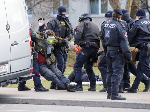 Am Samstag löste die Polizei ein Protest-Event auf und nahm Aktivisten fest