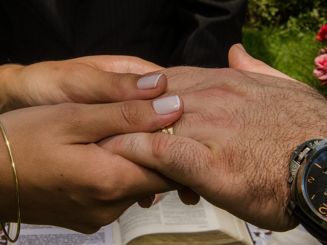Bei der Hand nehmen