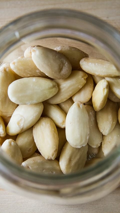 Rückruf von "Alnatura Mandeln" wegen Bittermandel-Anteils.