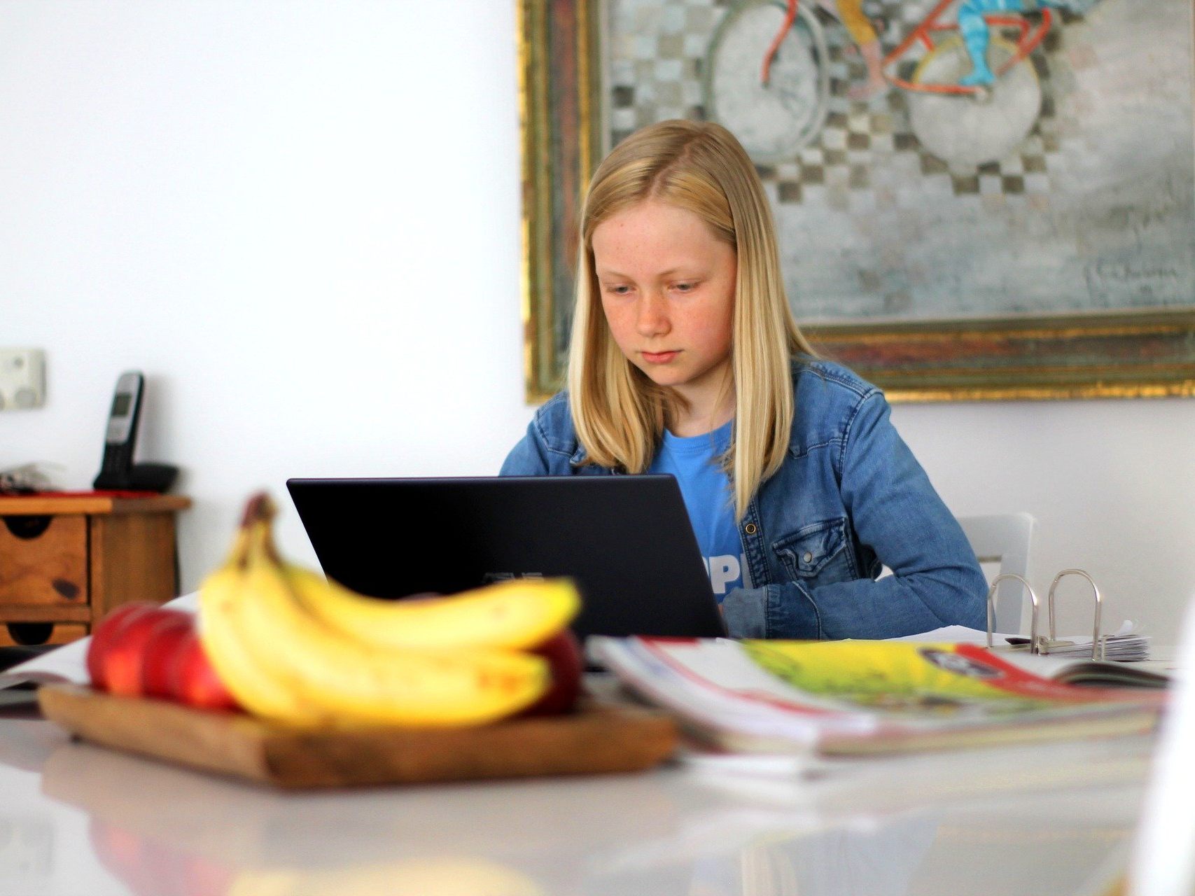 Kinder verbringen mehr Zeit im Internet. Kinder verbringen mehr Zeit im Internet.