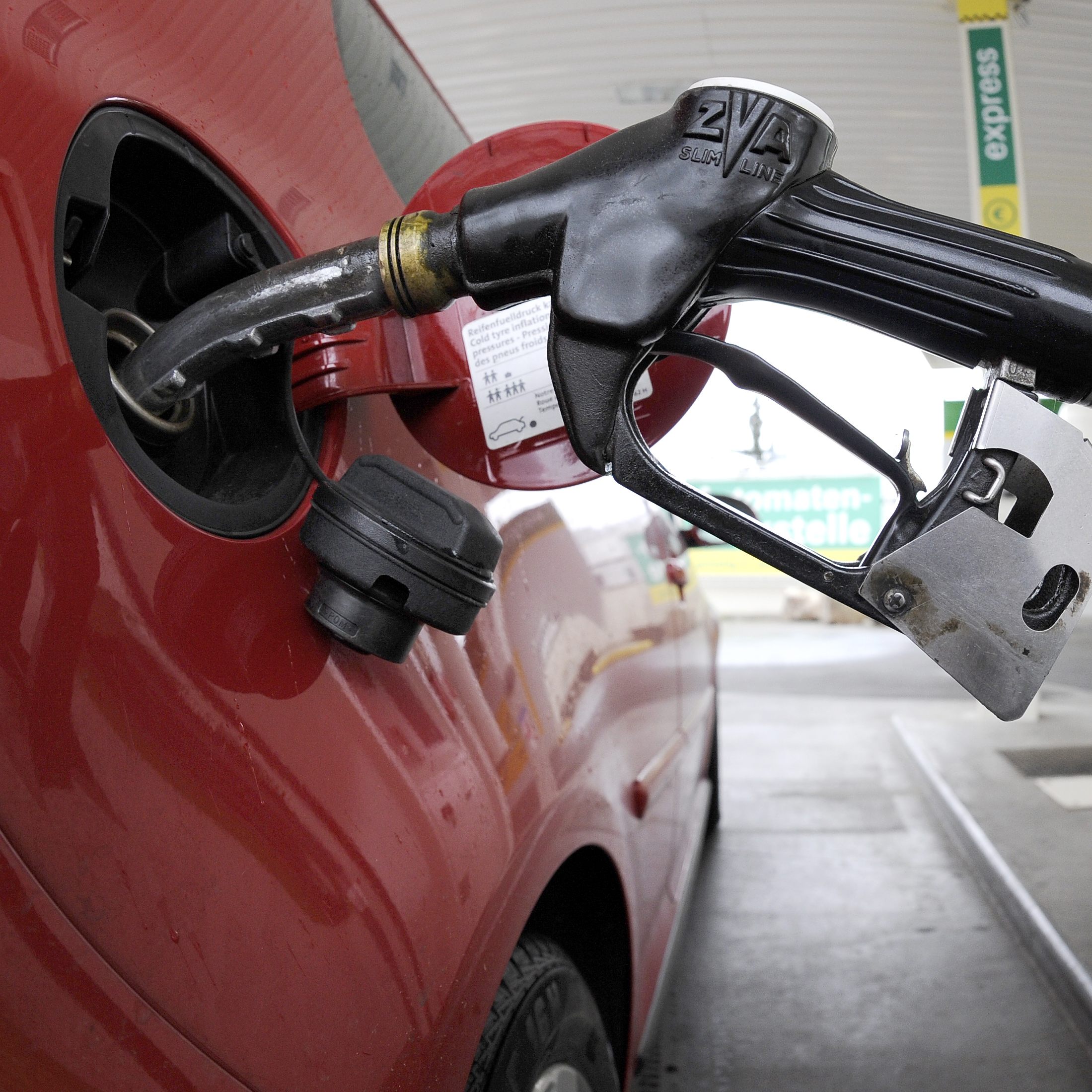 Benzin und Diesel nähern sich preislich an.