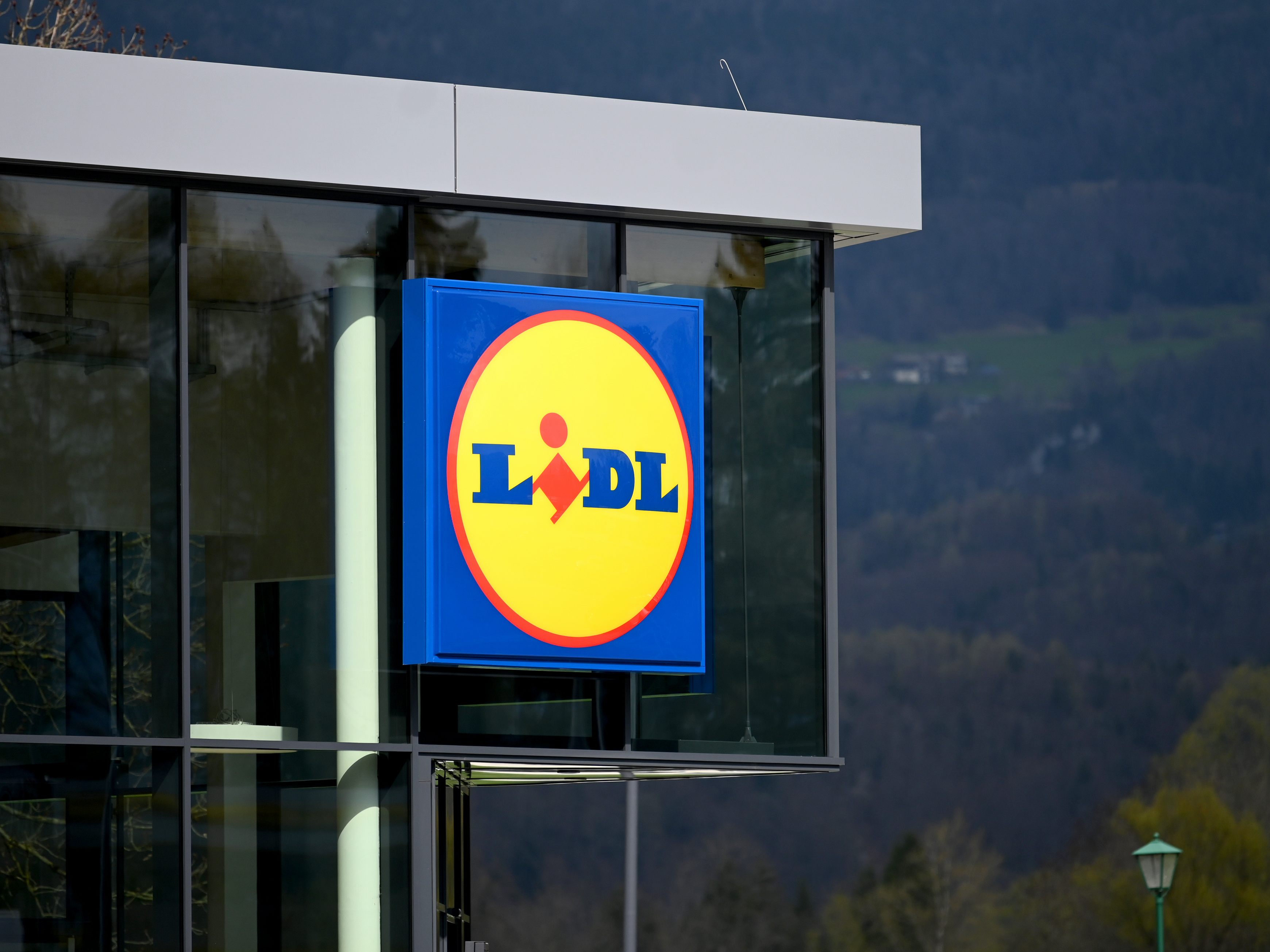 Lidl will sich stärker für Tierwohl einsetzen.