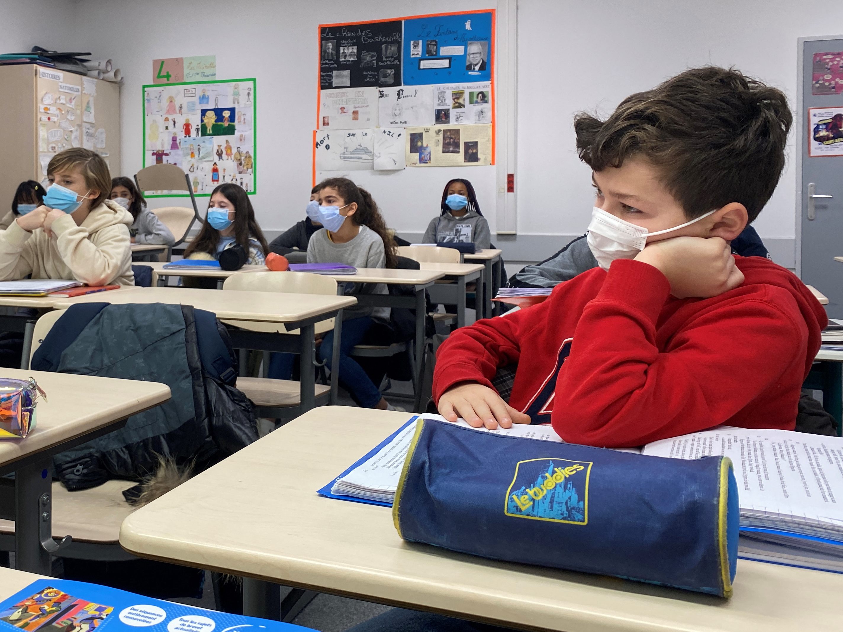 Die Maskenpflicht an Schulen wird schrittweise abgeschafft.