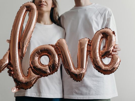 Tipps und Anregungen rund ums erste Date bekommen Jugendliche auf der aha-Website unter http://www.aha.or.at/datingideen.