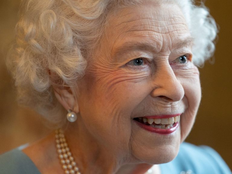 Die Queen ist nicht tot - auch wenn es die Klatschpresse behauptet Die Queen ist nicht tot - auch wenn es die Klatschpresse behauptet