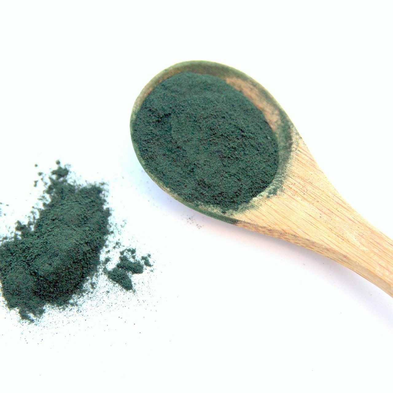 Die Alge Spirulina liefert 57 Gramm Protein pro 100 Gramm.