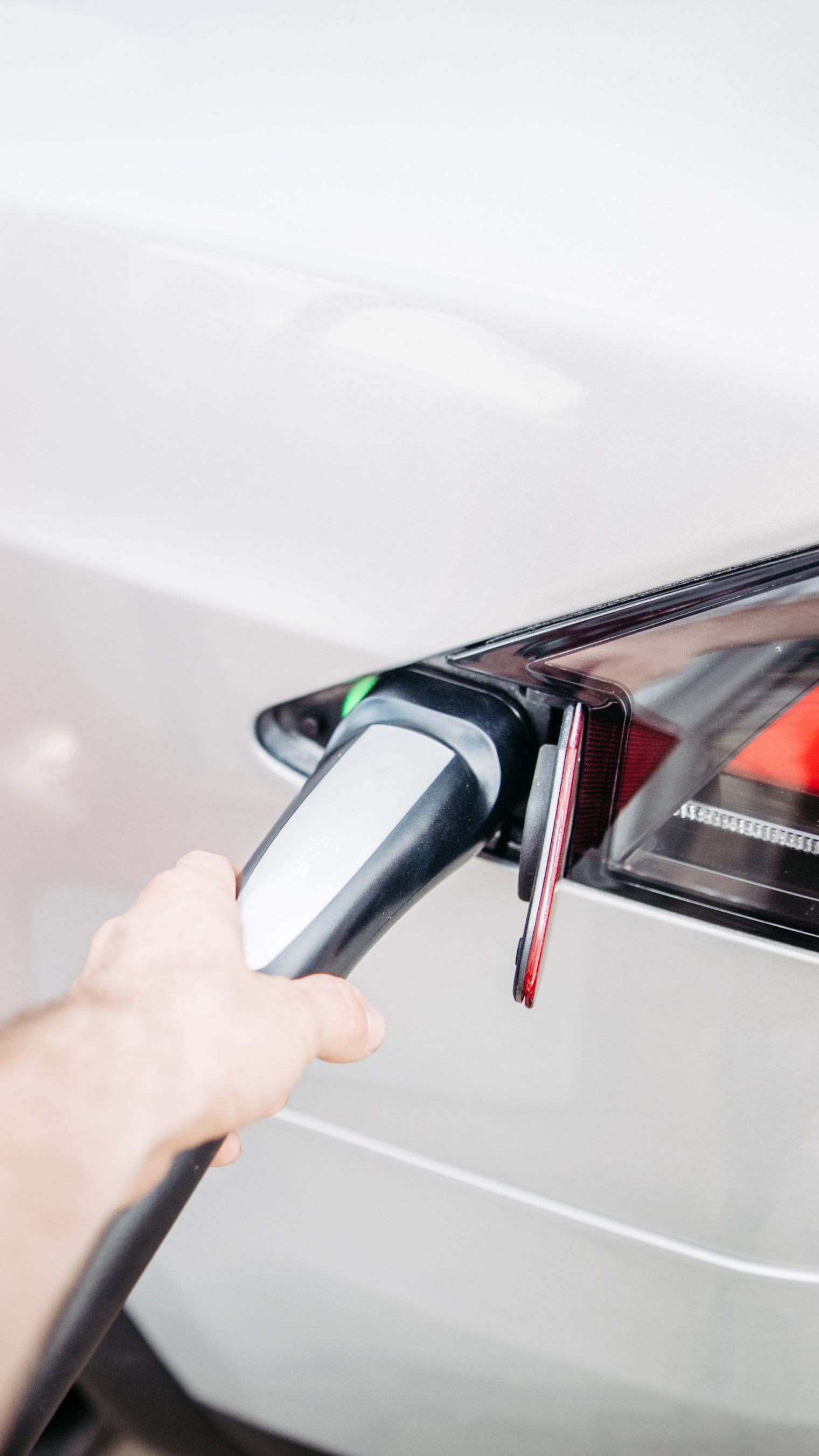 E-Autolenker dürfen sich 2022 auf eine Vergünstigung freuen.