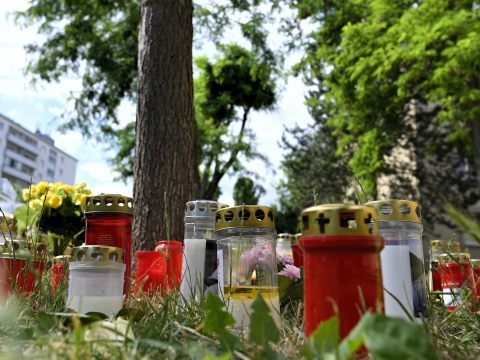 Weil die Auslieferung des vierten Verdächtigen noch andauert, will die Familie der getöteten 13-Jährigen nun Verfahrenstrennung beantragen Weil die Auslieferung des vierten Verdächtigen noch andauert, will die Familie der getöteten 13-Jährigen nun Verfahrenstrennung beantragen