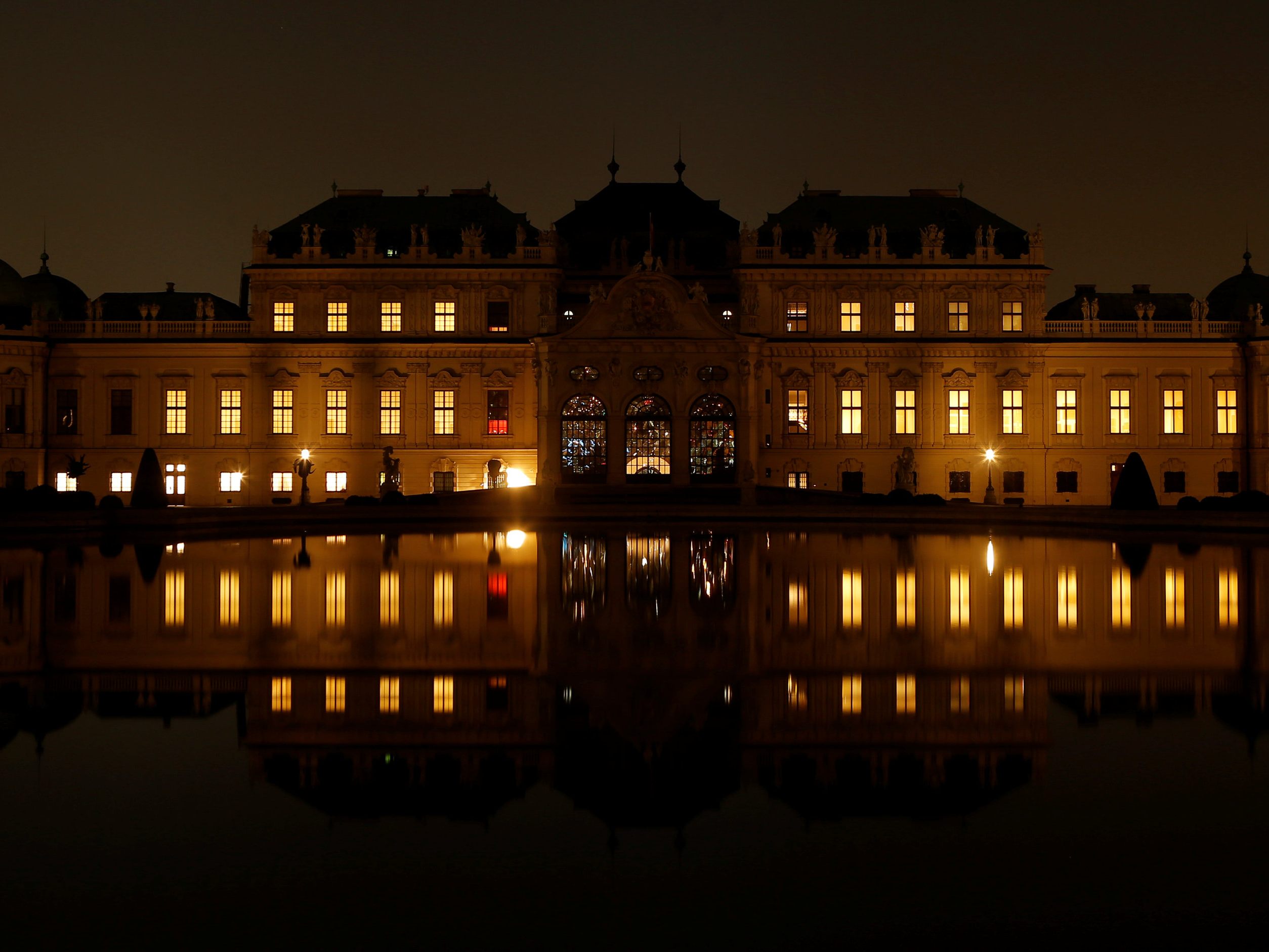 Das Wiener Belvedere ohne Licht bei der Earth Hour im Jahr 2017.