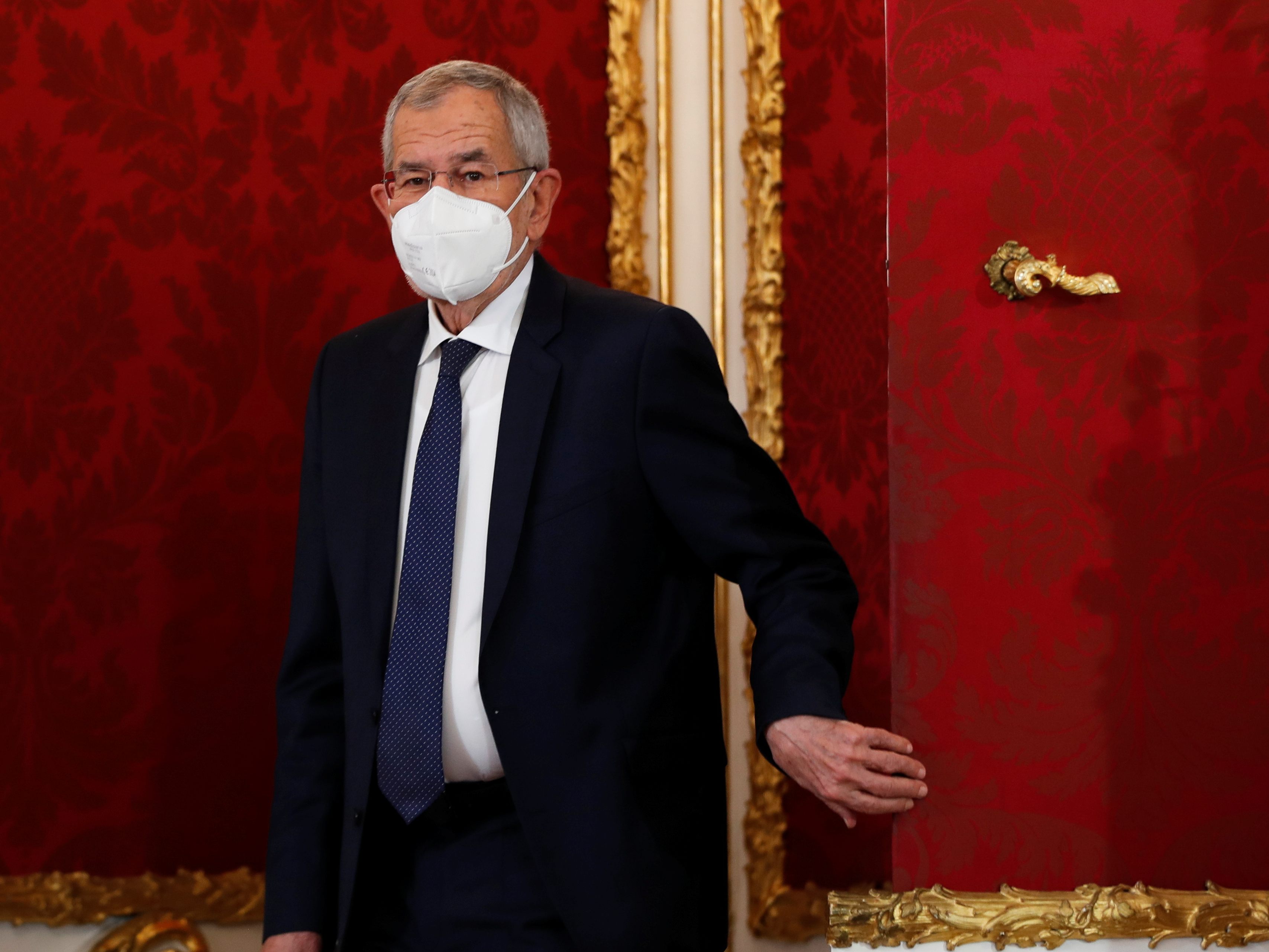 Van der Bellen musste alle Termine absagen, da er Kontakt mit einer coronapositiven Person hatte. Van der Bellen musste alle Termine absagen, da er Kontakt mit einer coronapositiven Person hatte.