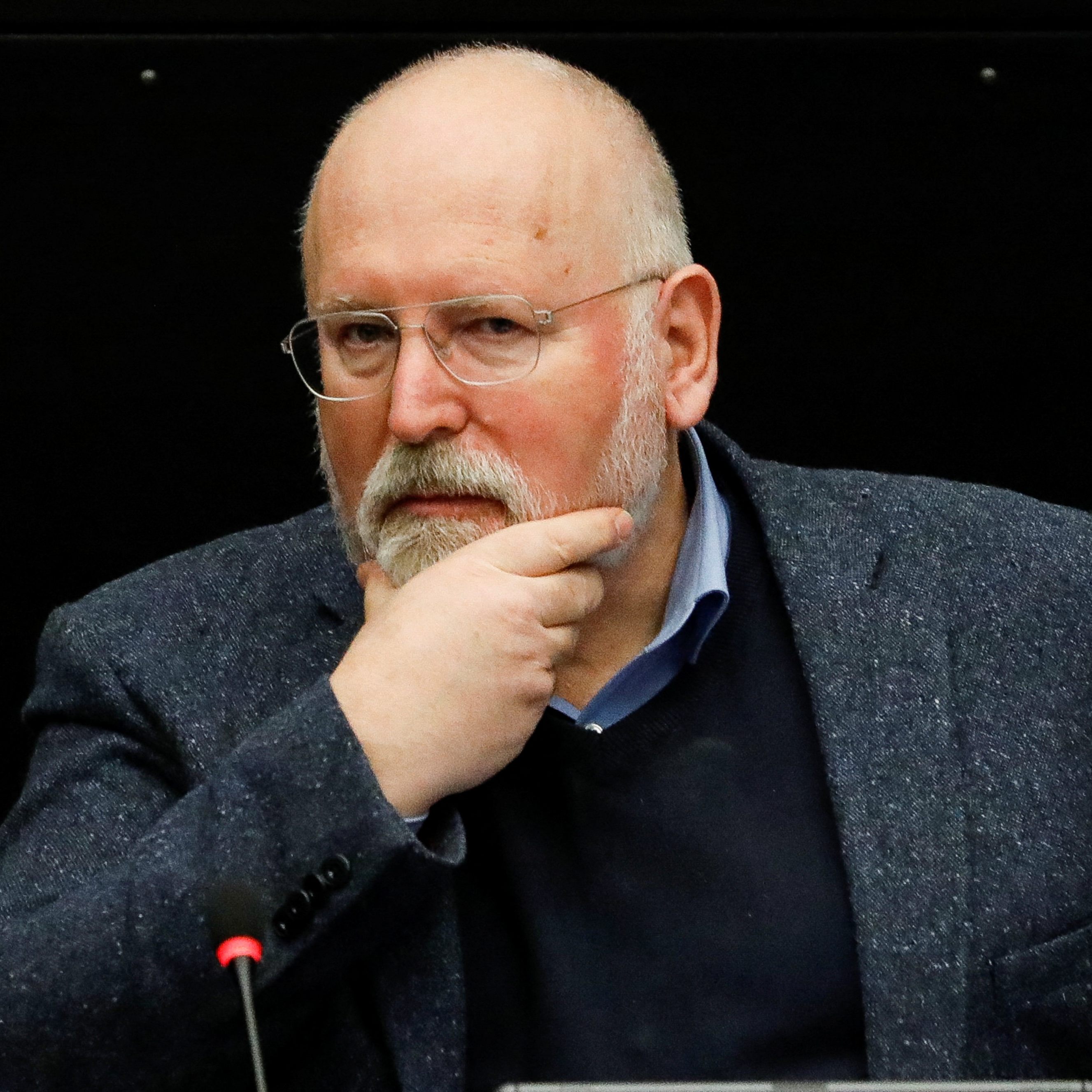 Der Vizepräsident der EU-Kommission Frans Timmermans verteidigte den Verzicht der EU auf ein ÖL- und Gas-Embargo.