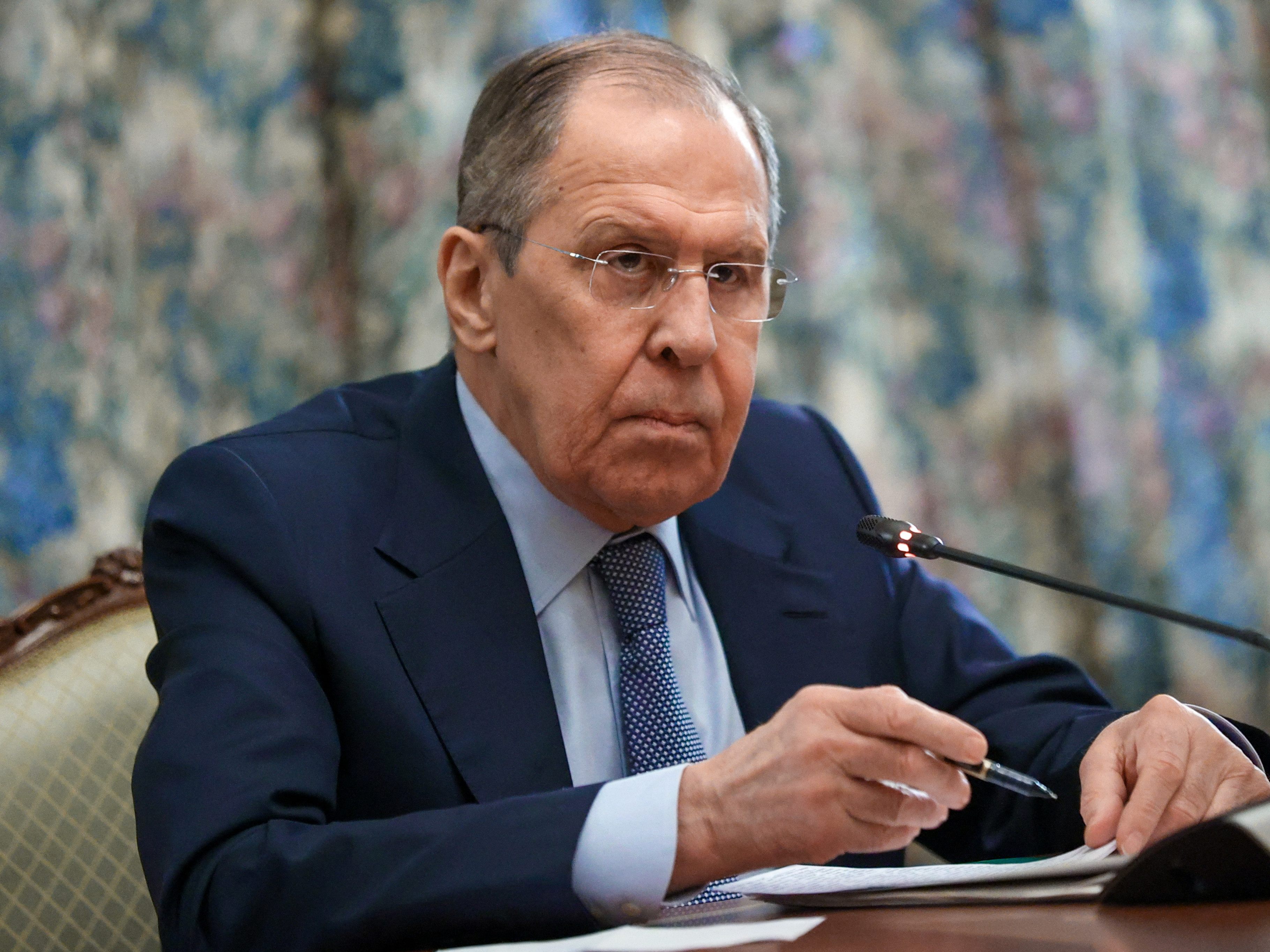Der russische Außenminister Lawrow wirft dem Westen nukleare Panikmache vor.