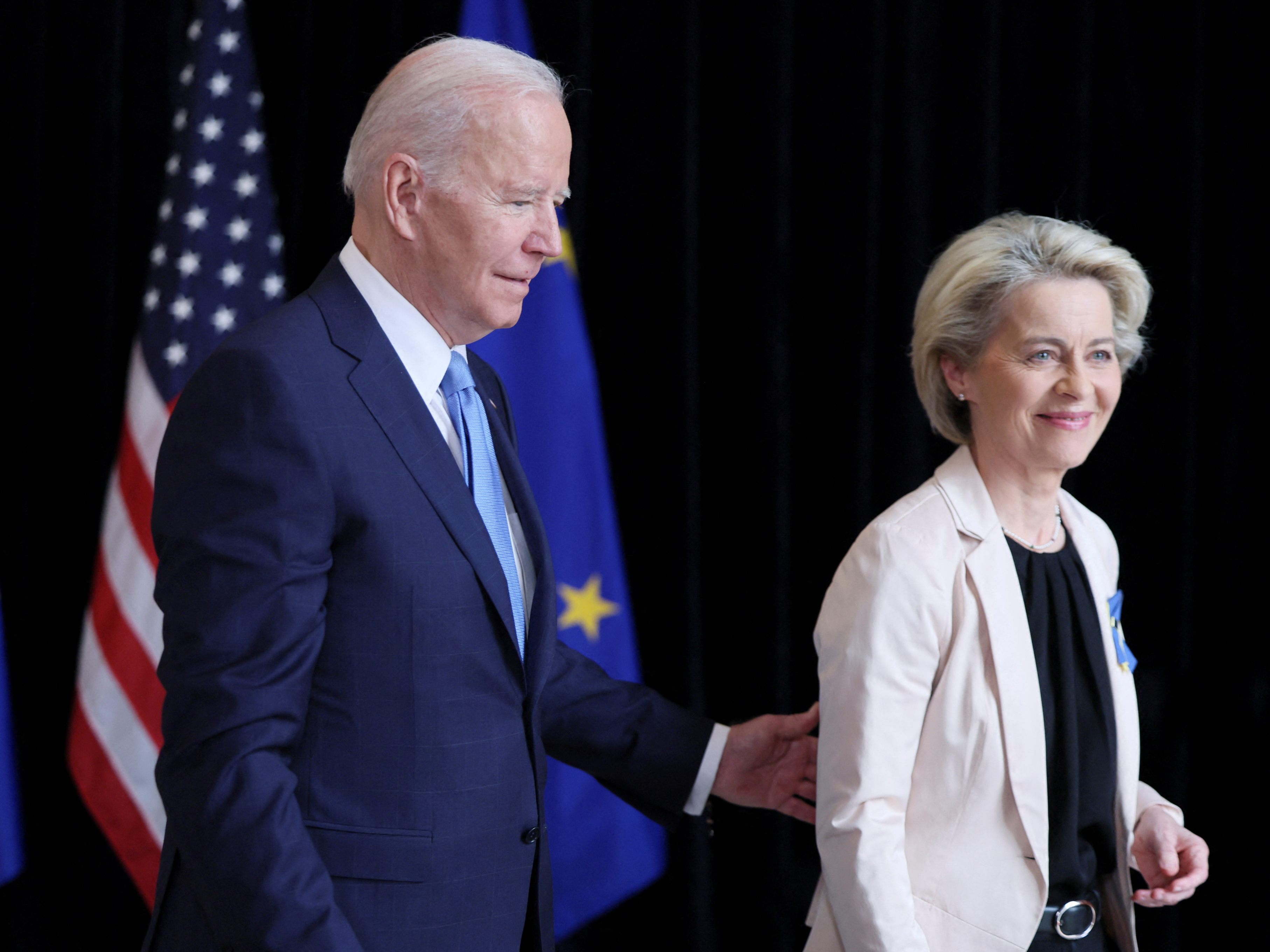 Gemeinsam mit US-Präsident Joe Biden unterzeichnete EU-Kommissionspräsidentin Ursula von der Leyen einen Vertrag über Gaslieferungen aus der USA.