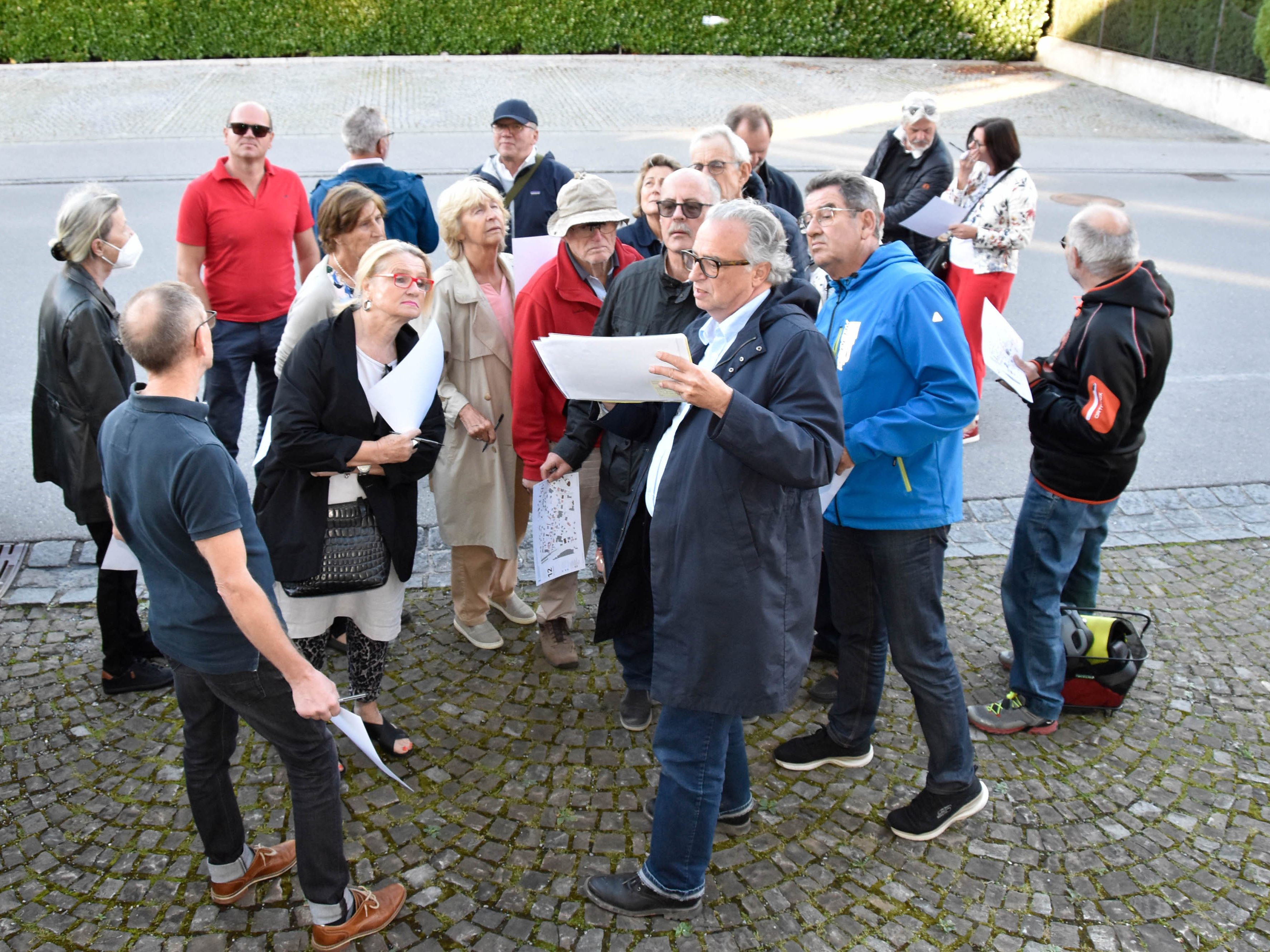 Architekt Ritsch erklärt die Planung vor Ort. Architekt Ritsch erklärt die Planung vor Ort.