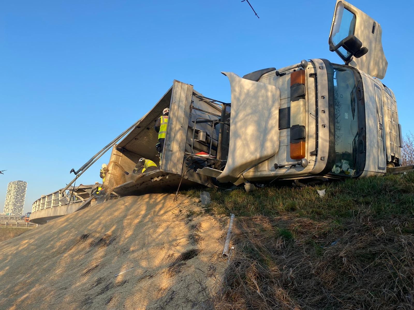 Der Unfall auf der A22 hatte massive Auswirkungen auf den Frühverkehr in Wien. Der Unfall auf der A22 hatte massive Auswirkungen auf den Frühverkehr in Wien.
