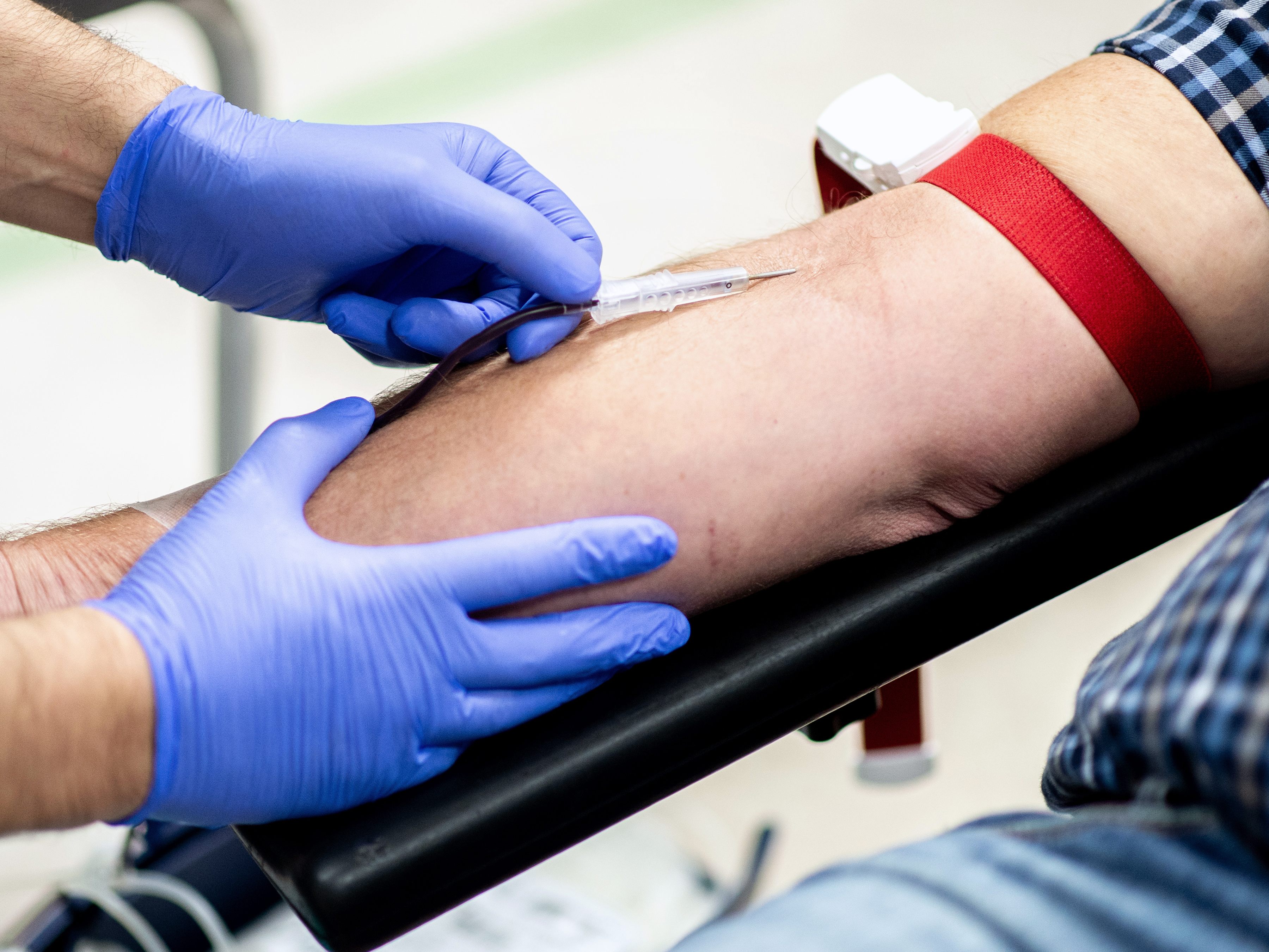 Ein Appell zum Blutspenden kommt vom Roten Kreuz.