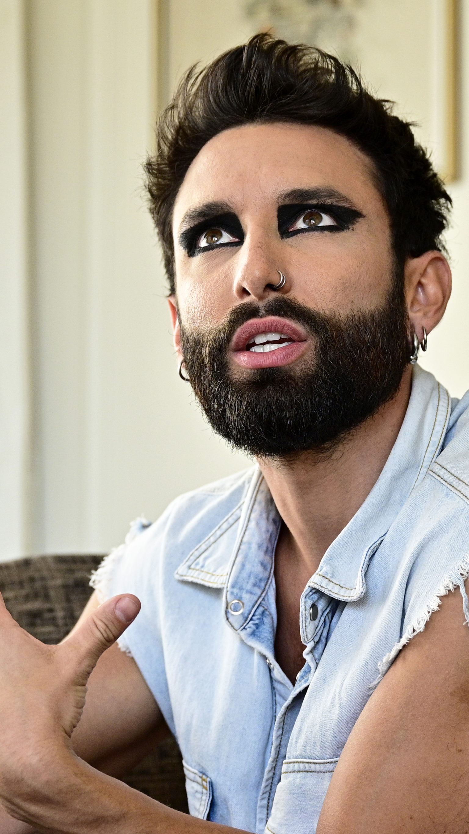 Conchita Wurst möchte ihre neue Single "All I Wanna Do" präsentieren.