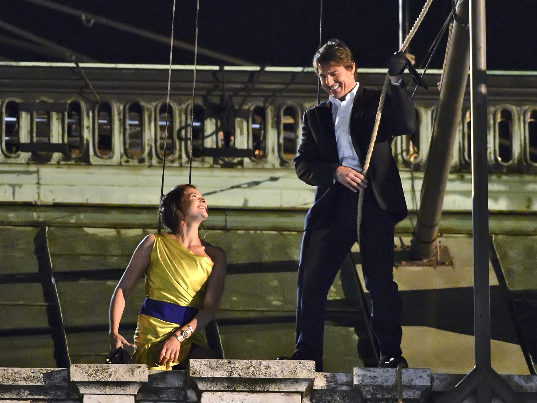 Die Dreharbeiten zu "Mission Impossible V" am Dach der Wiener Staatsoper im Jahr 2014. Die Stadt ist immer wieder Drehort für internationale Produktionen. Die Dreharbeiten zu "Mission Impossible V" am Dach der Wiener Staatsoper im Jahr 2014. Die Stadt ist immer wieder Drehort für internationale Produktionen.