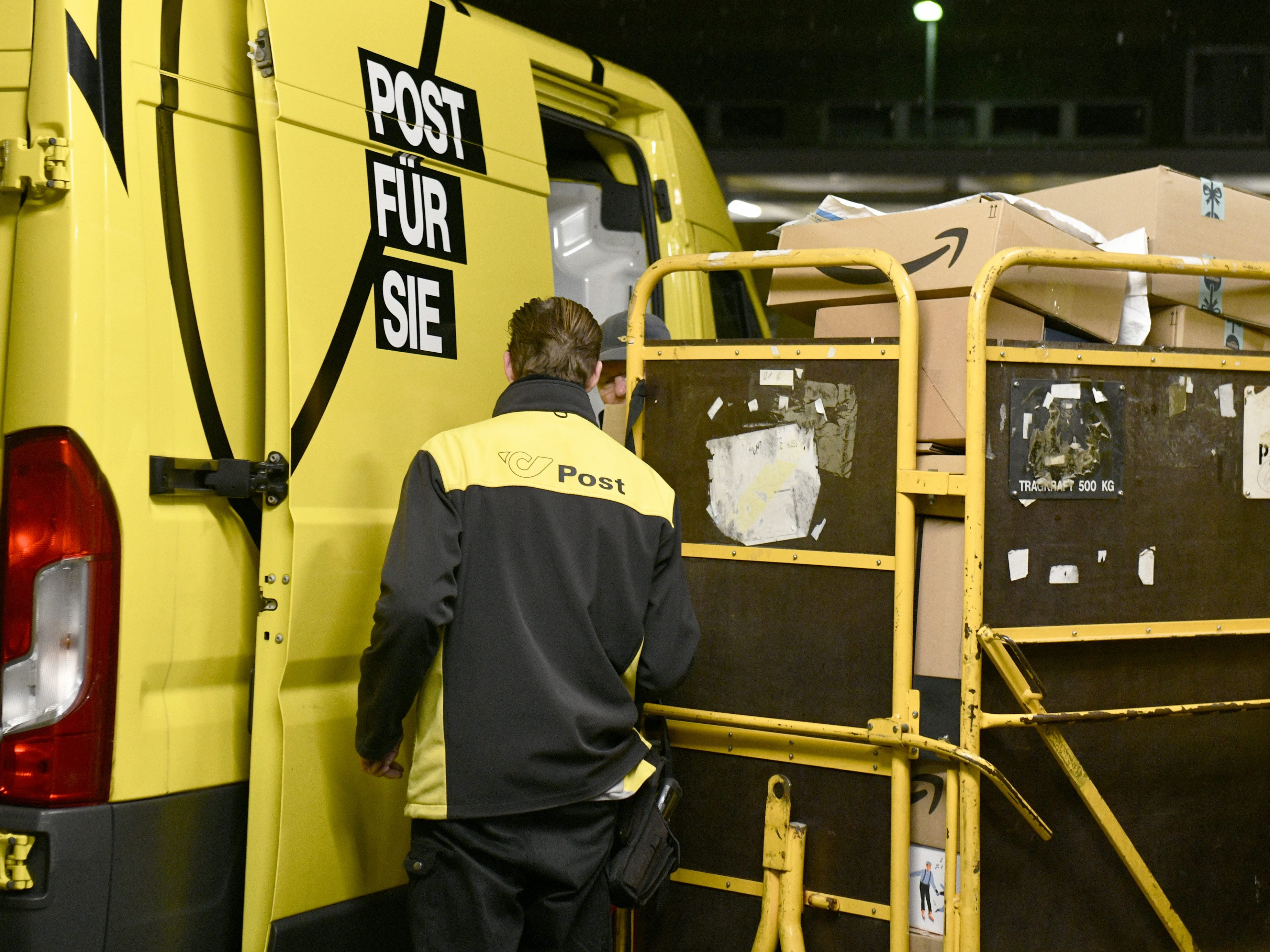 Die Post machte 2021 mehr Umsatz mit Paketen als mit Briefen. Die Post machte 2021 mehr Umsatz mit Paketen als mit Briefen.