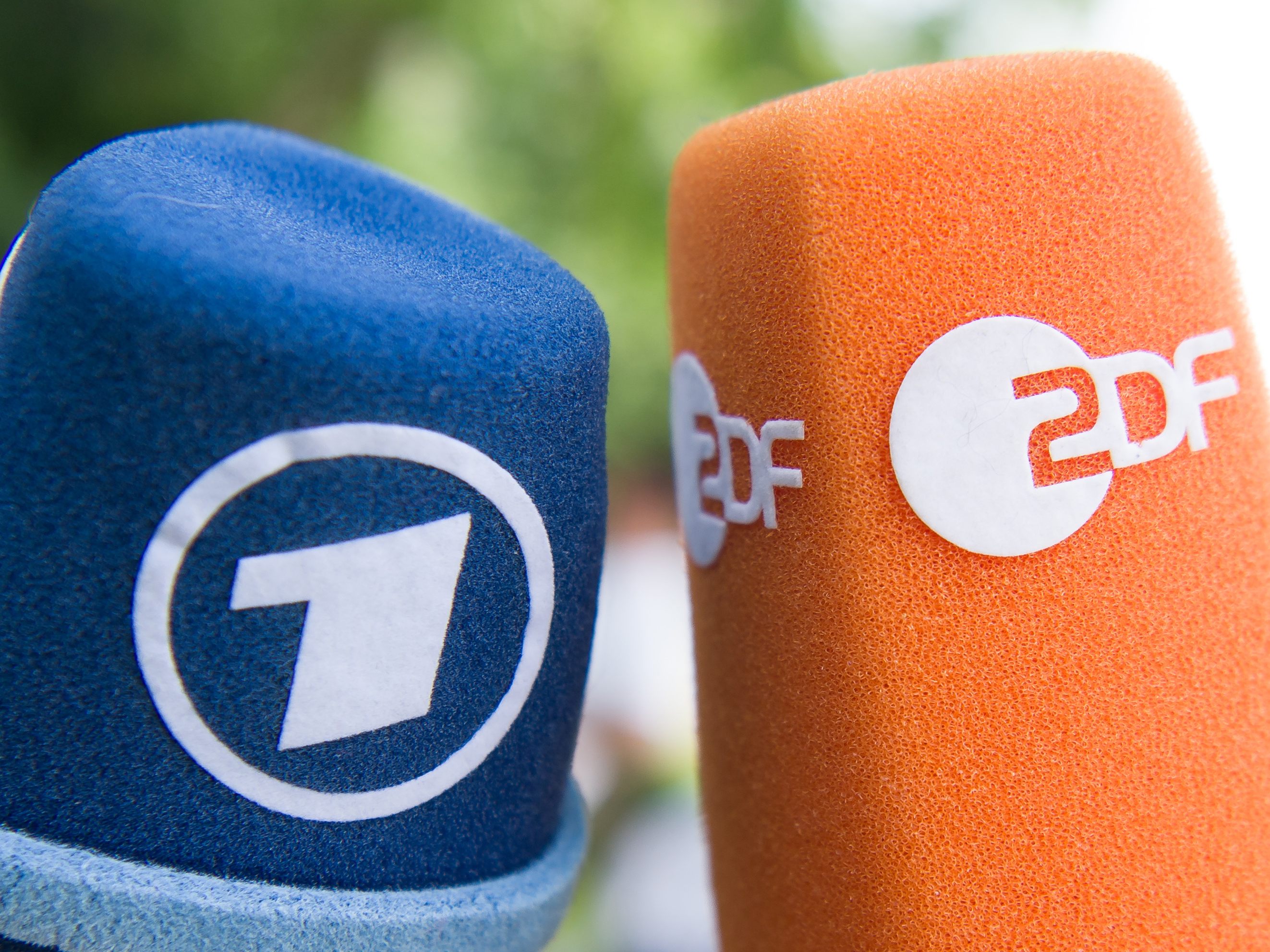 Auch die deutschen Sender ARD und ZDF setzen die Berichterstattung aus ihren Moskauer Studios vorerst aus.