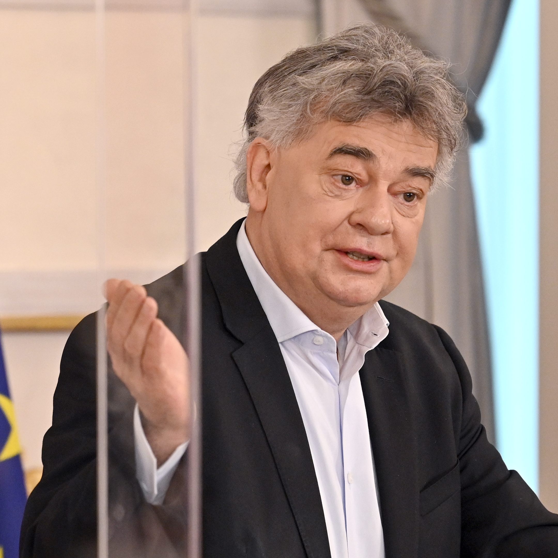 Kogler zu Spritpreisen: Verdacht drängt sich auf, dass sich Ölkonzerne eine goldene Nase verdienen.