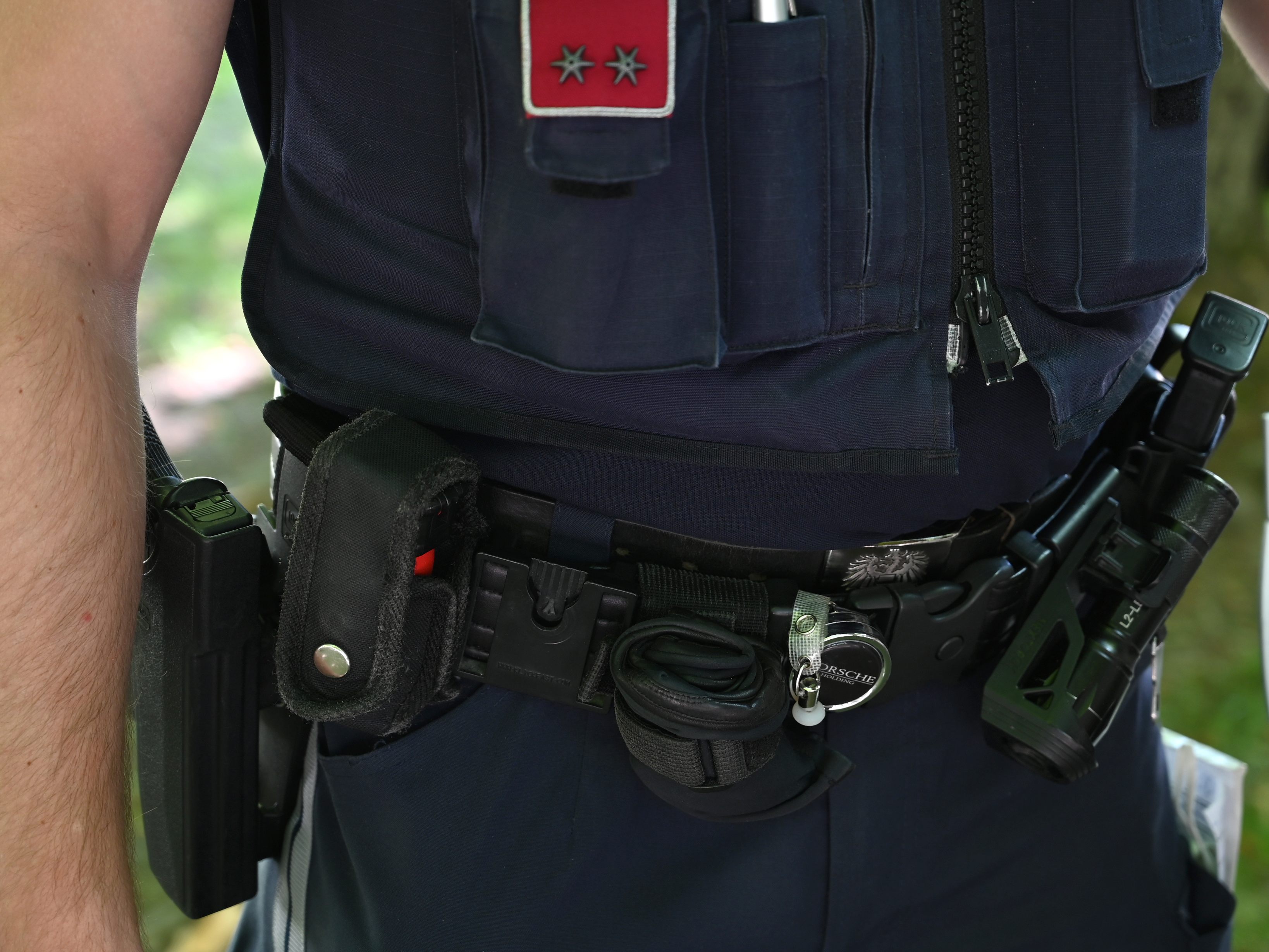 In Wien-Favoriten drohte ein 29-Jähriger seinem Nachbarn mit Enthauptung. In Wien-Favoriten drohte ein 29-Jähriger seinem Nachbarn mit Enthauptung.