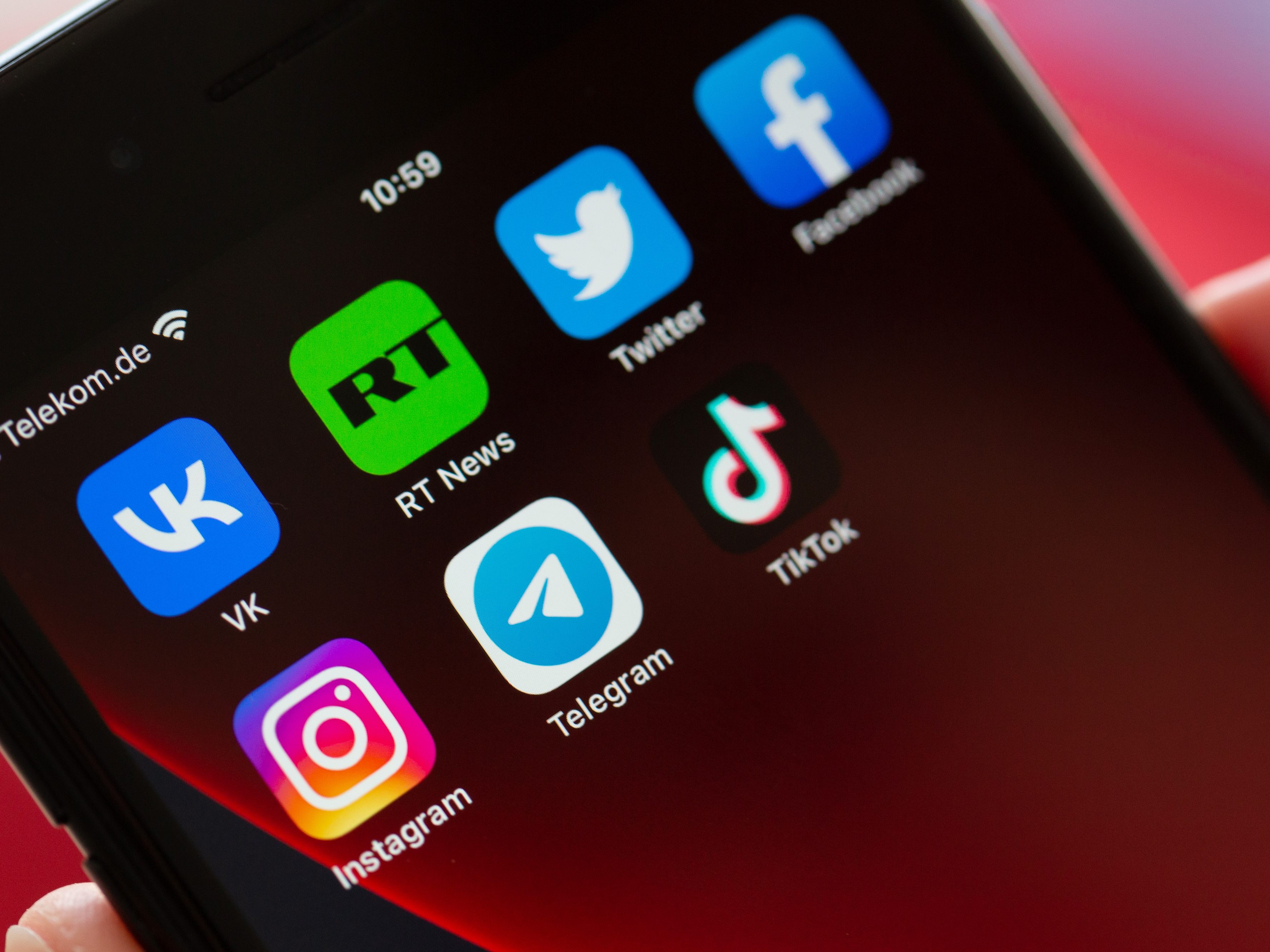 Auf der Suche nach Fakten - Wie Russen sich jetzt noch informieren.