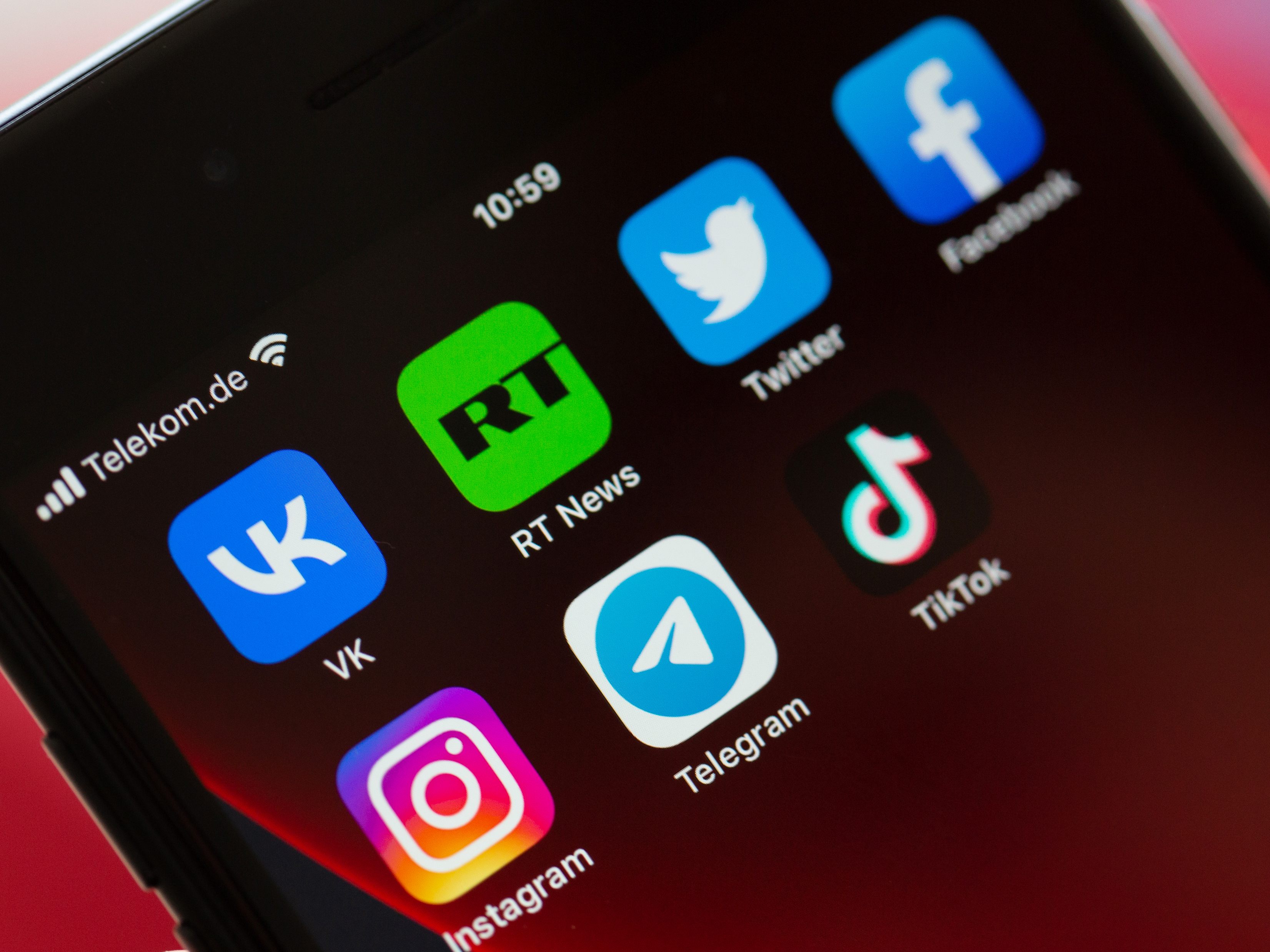 Ukrainische Influencer nutzen TikTok für die Kriegsberichterstattung.