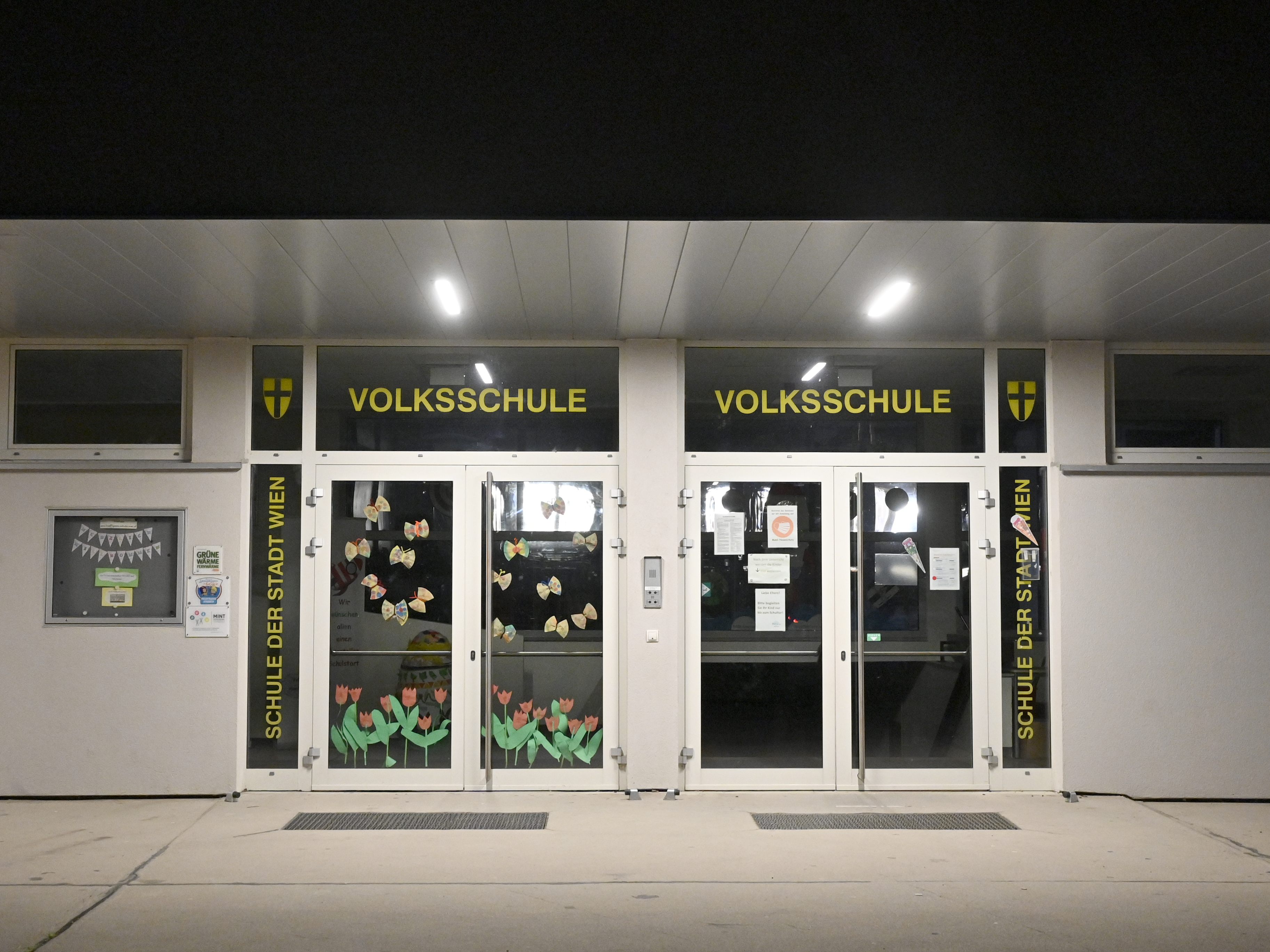 Mordalarm in Wien-Simmering: In einer Volksschule in der Hoefftgasse wurde ein Schulwart getötet Mordalarm in Wien-Simmering: In einer Volksschule in der Hoefftgasse wurde ein Schulwart getötet
