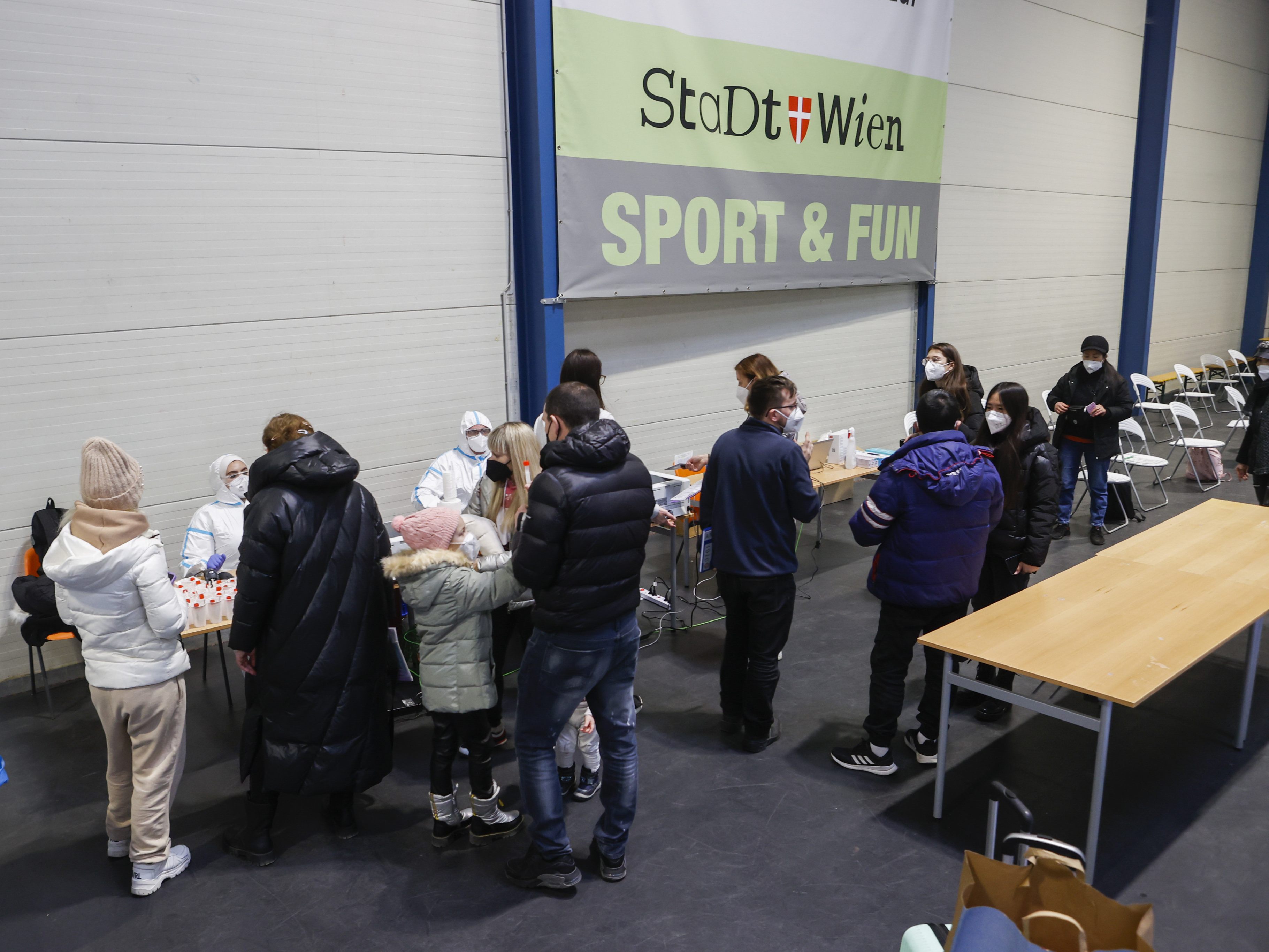 Die Flüchtlingshilfe in Wien ist voll angelaufen. Die Flüchtlingshilfe in Wien ist voll angelaufen.