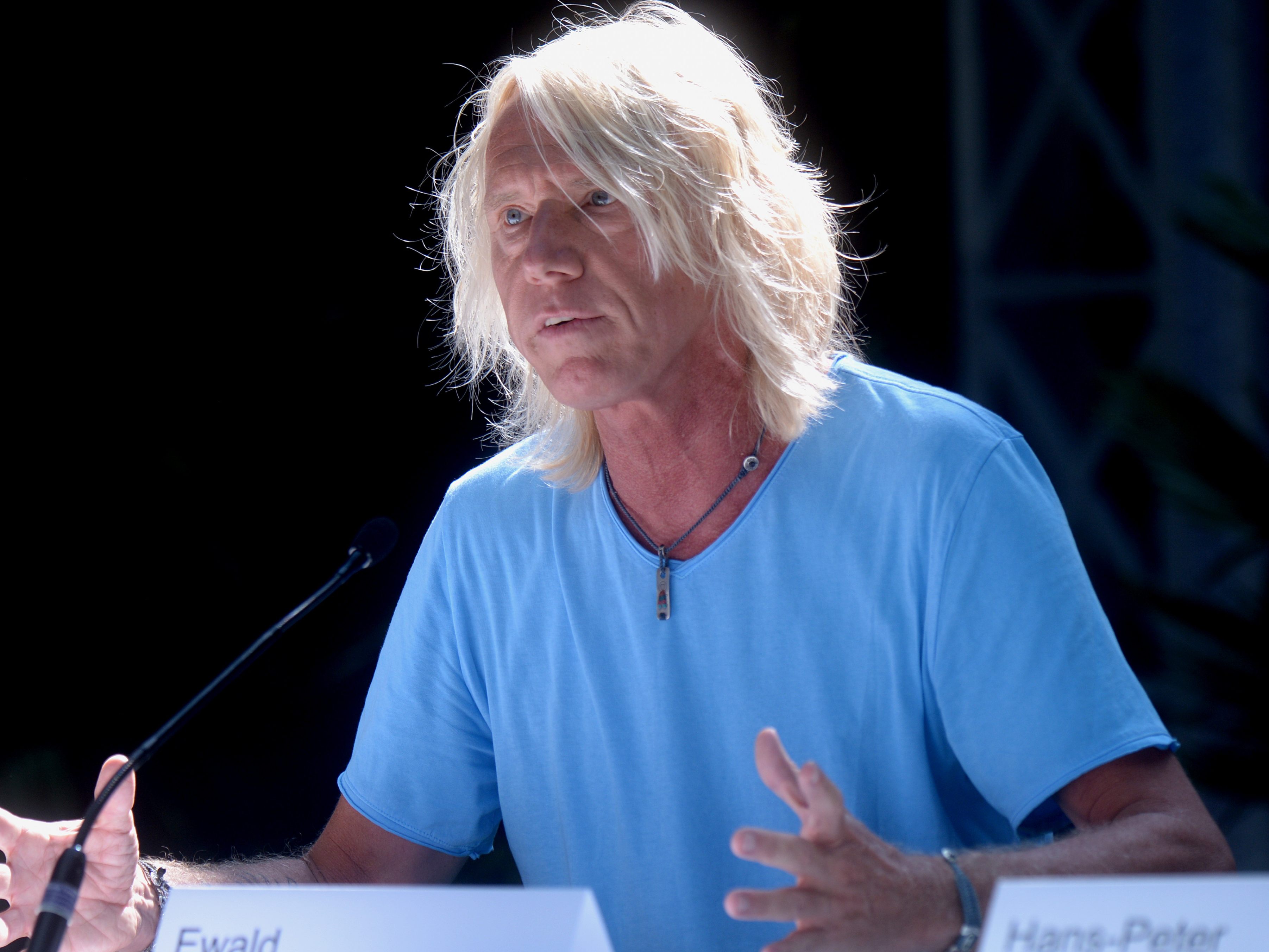 Nova-Rock-Intendant Ewald Tatar plant ein Benefizkonzert unter dem Motto "We stand with Ukraine" am 19. März im Wiener Ernst-Happel-Stadion. Nova-Rock-Intendant Ewald Tatar plant ein Benefizkonzert unter dem Motto "We stand with Ukraine" am 19. März im Wiener Ernst-Happel-Stadion.