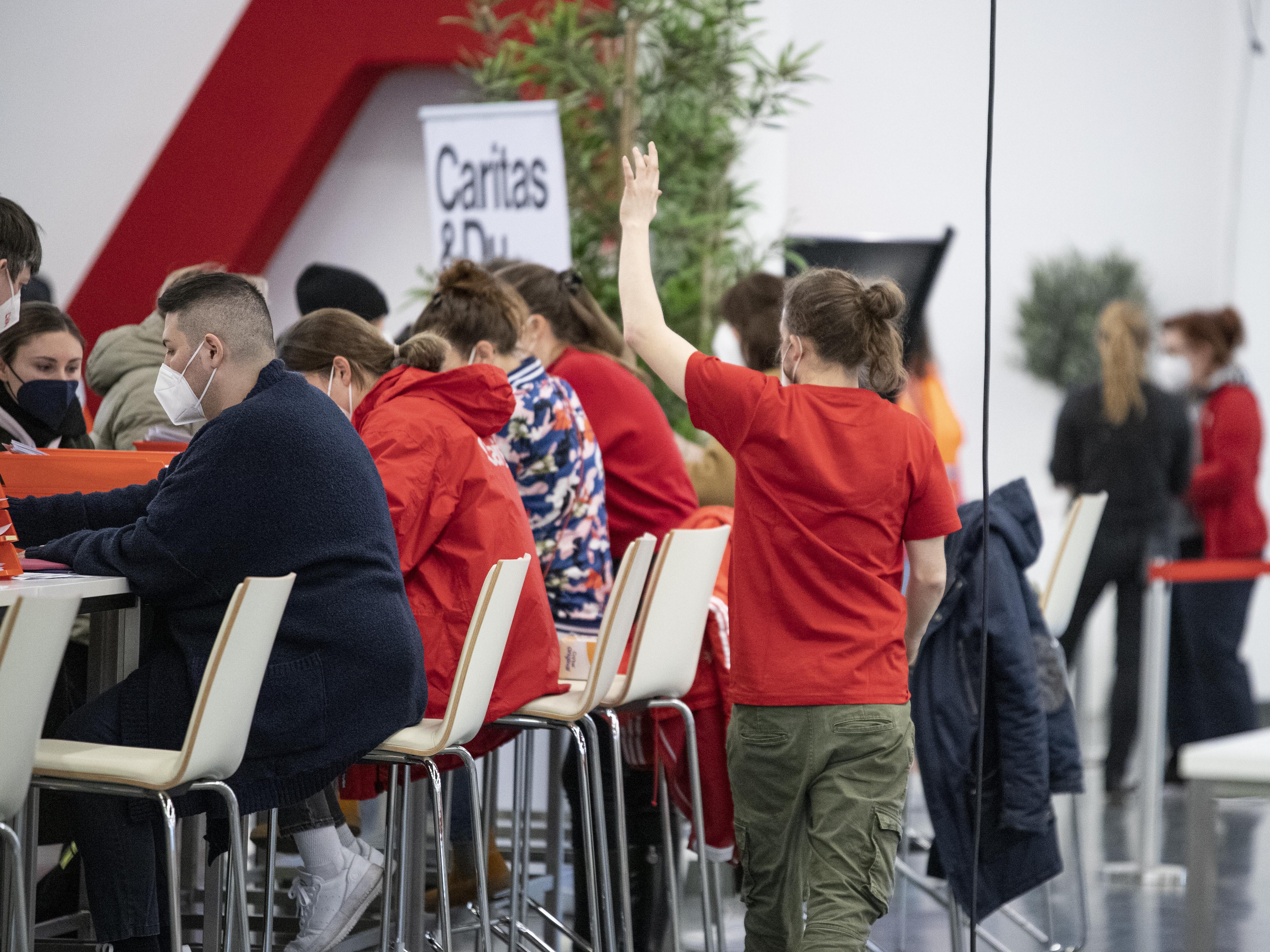 Beratungszentrum im Wiener Austria Center startet Erfassung der Ukraine-Flüchtlinge. Beratungszentrum im Wiener Austria Center startet Erfassung der Ukraine-Flüchtlinge.