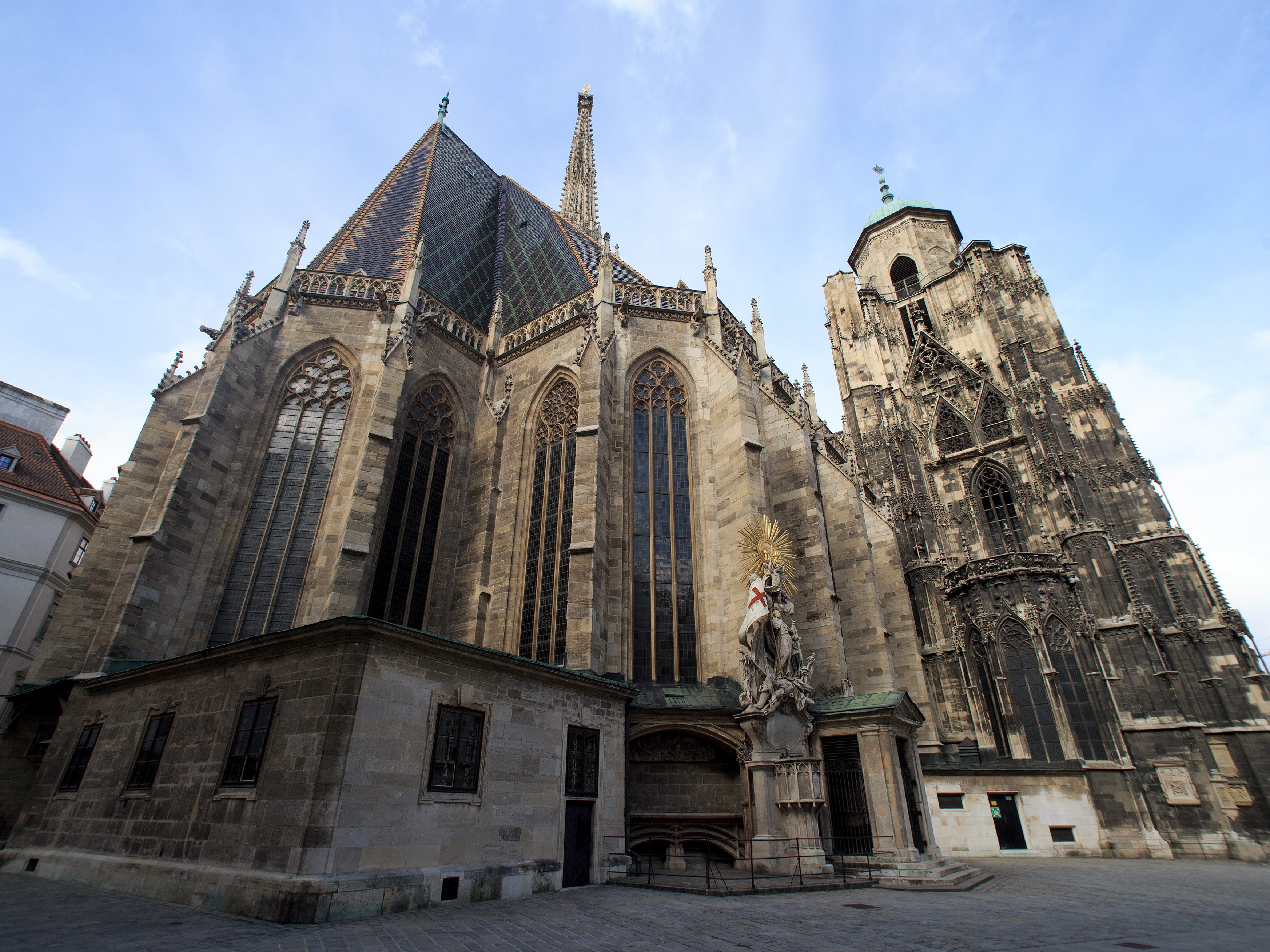 Der Hacker verschaffte sich Zugang über die Firewall und aktivierte die Glocken im Stephansdom. Der Hacker verschaffte sich Zugang über die Firewall und aktivierte die Glocken im Stephansdom.