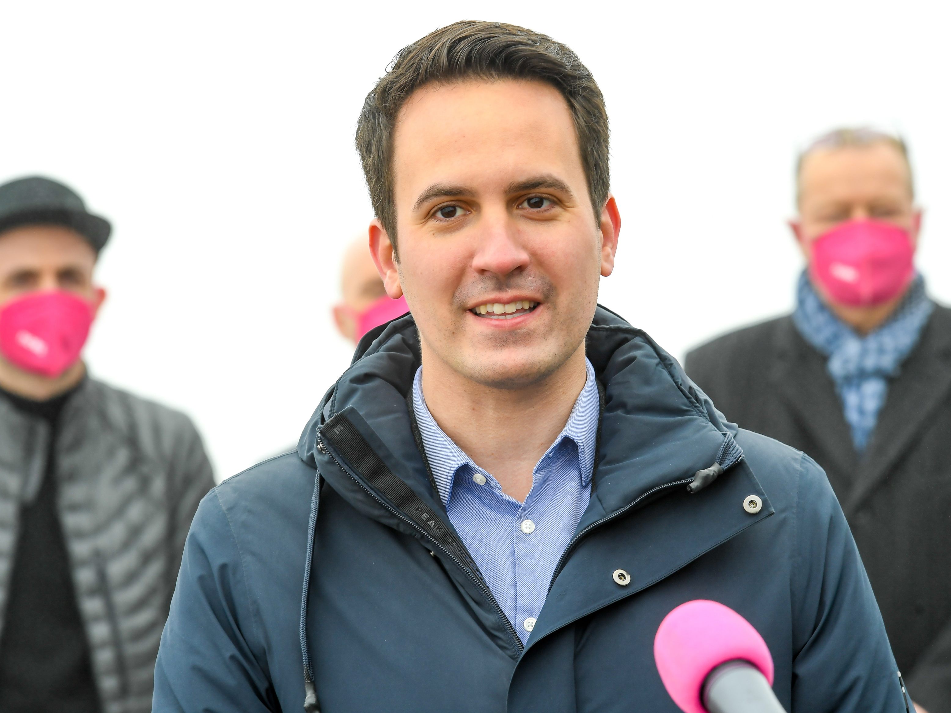 Vizebürgermeister Christoph Wiederkehr (NEOS) ist zufrieden mit dem Impffortschritt gegen das Coronavirus an Wiener Volksschulen.