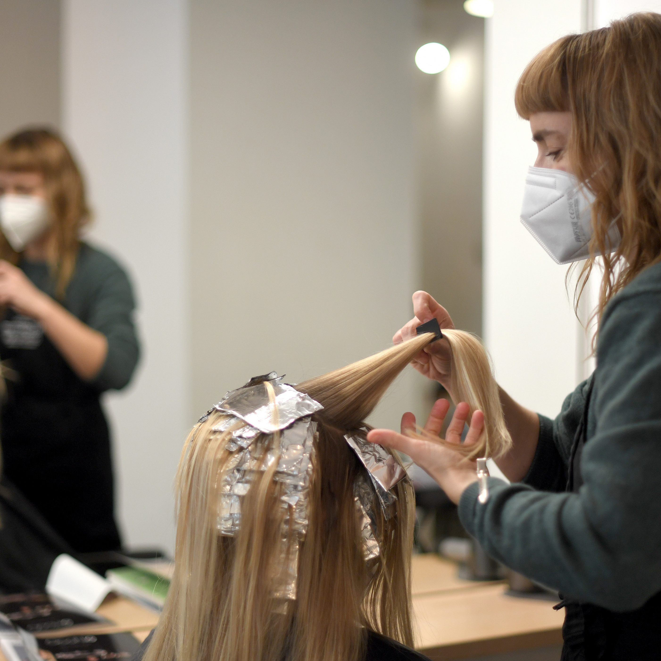 Friseure erhalten um 3,5 Prozent mehr Lohn.